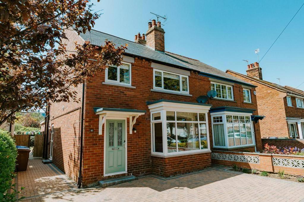 NORTH BEACH HOUSE - 3 Bedroom Fully Equipped Spacious House Perfect for Family Getaways in Bridlington