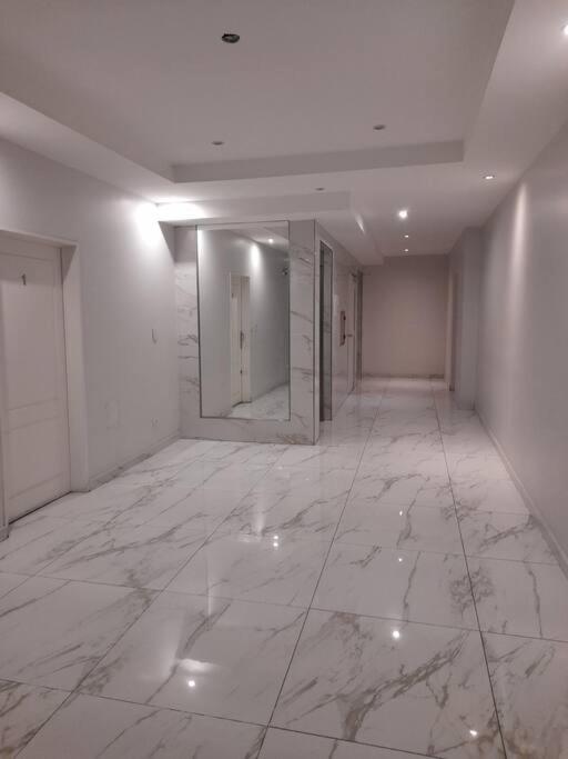 Amplio monoambiente en edificio moderno