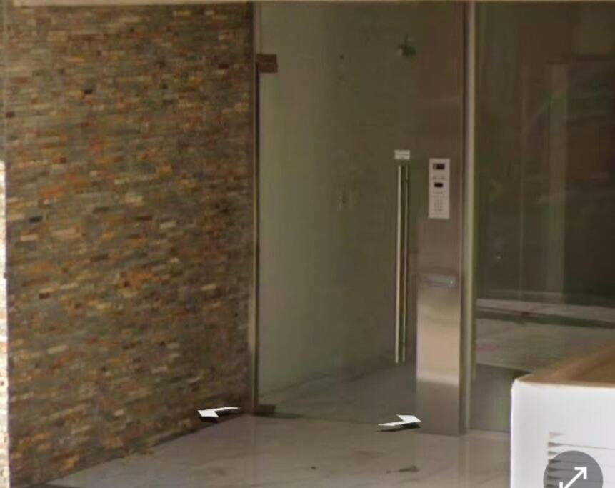 Amplio monoambiente en edificio moderno