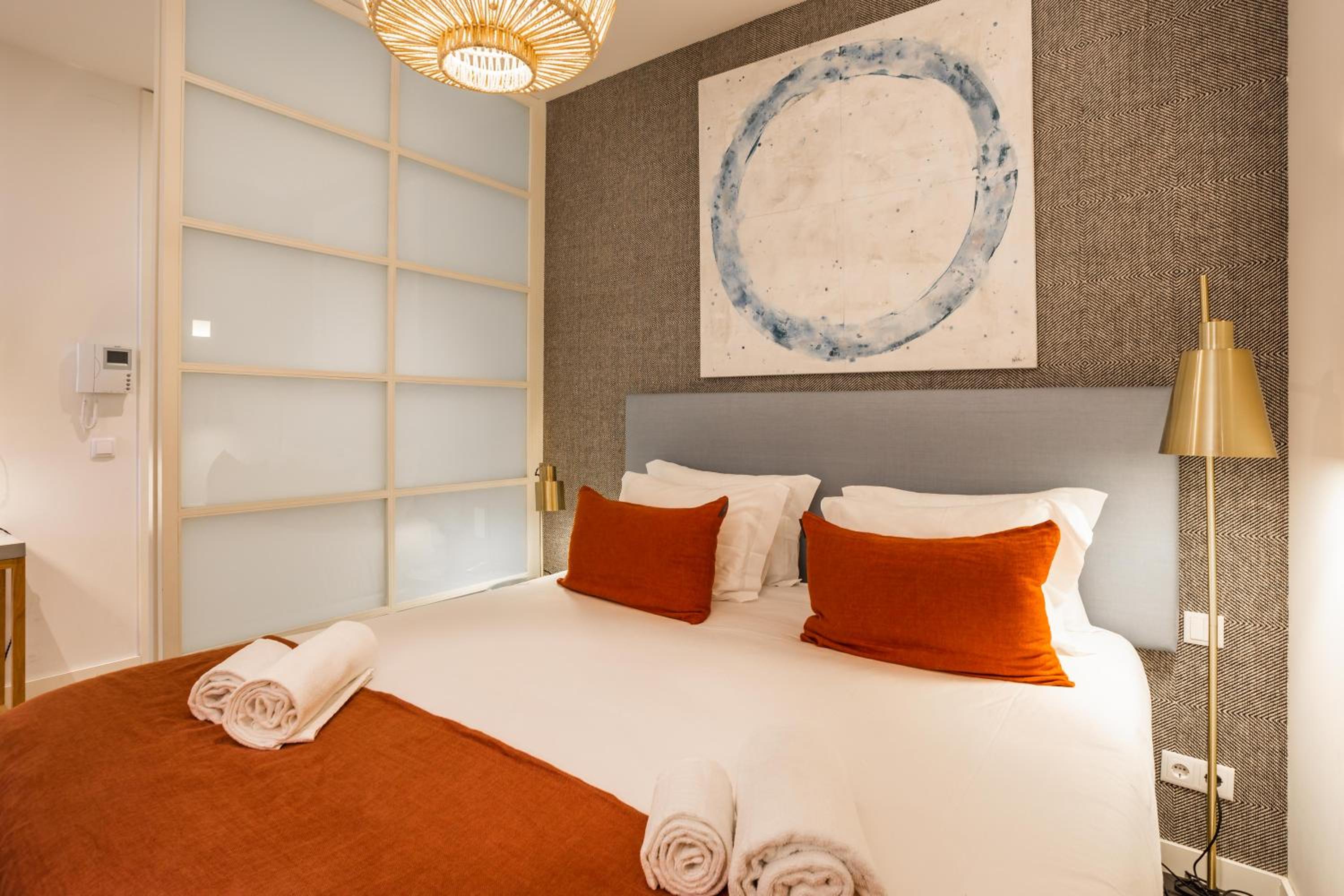 Chic Tailor Made Flat in Chiado view 4