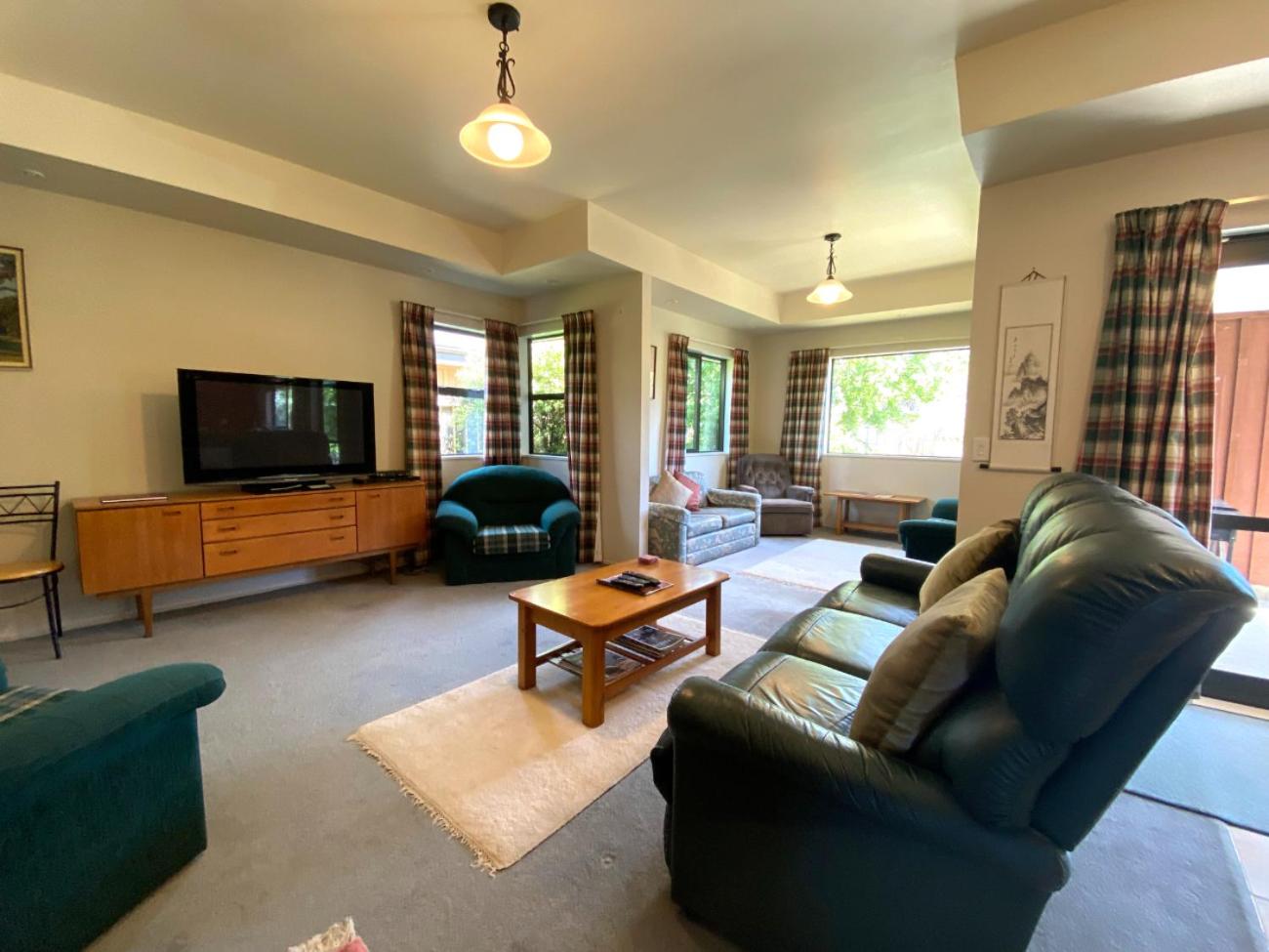3 Mt Isobel Place view 3