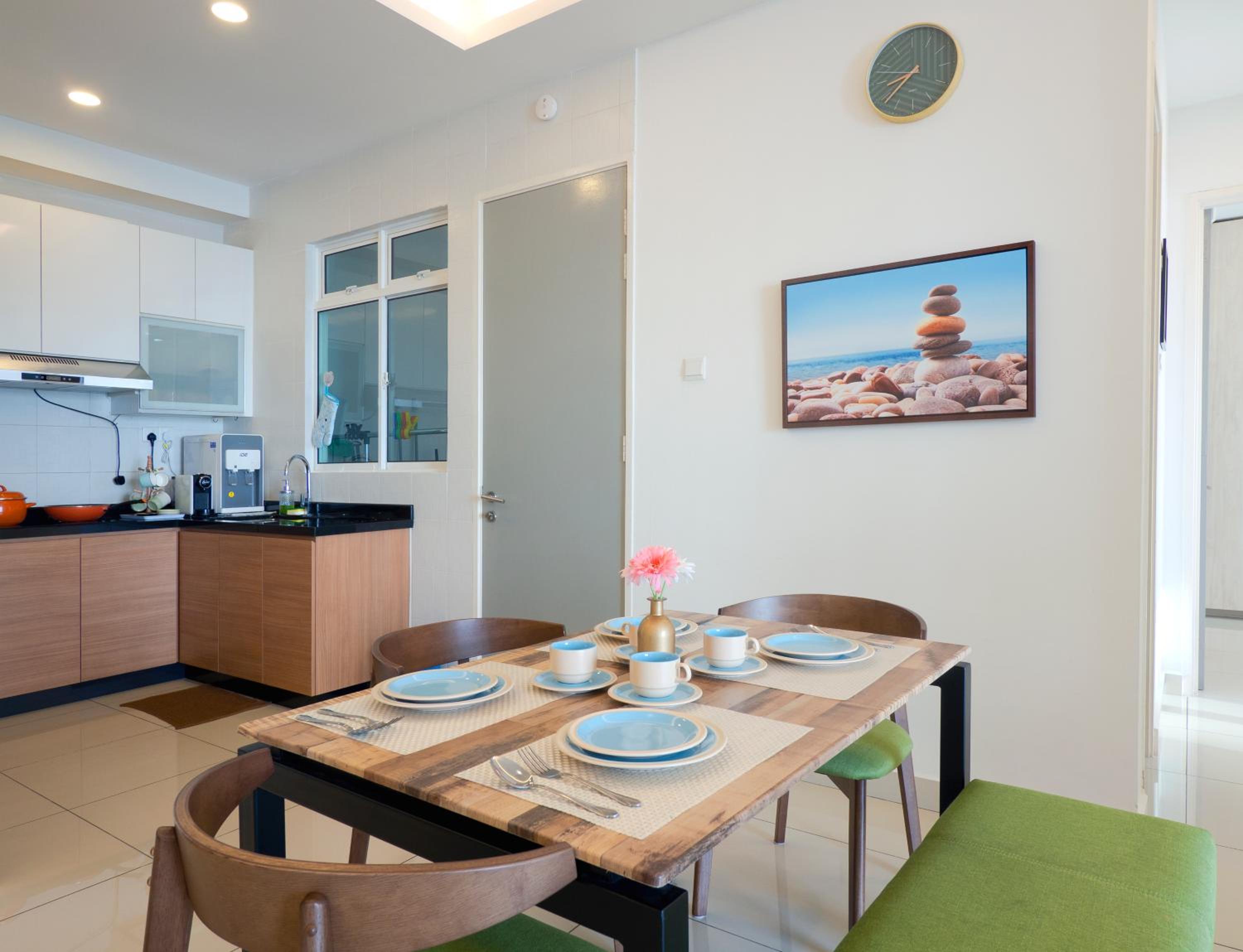 Seaview condo near RF Mall, Food Court & Free Netflix