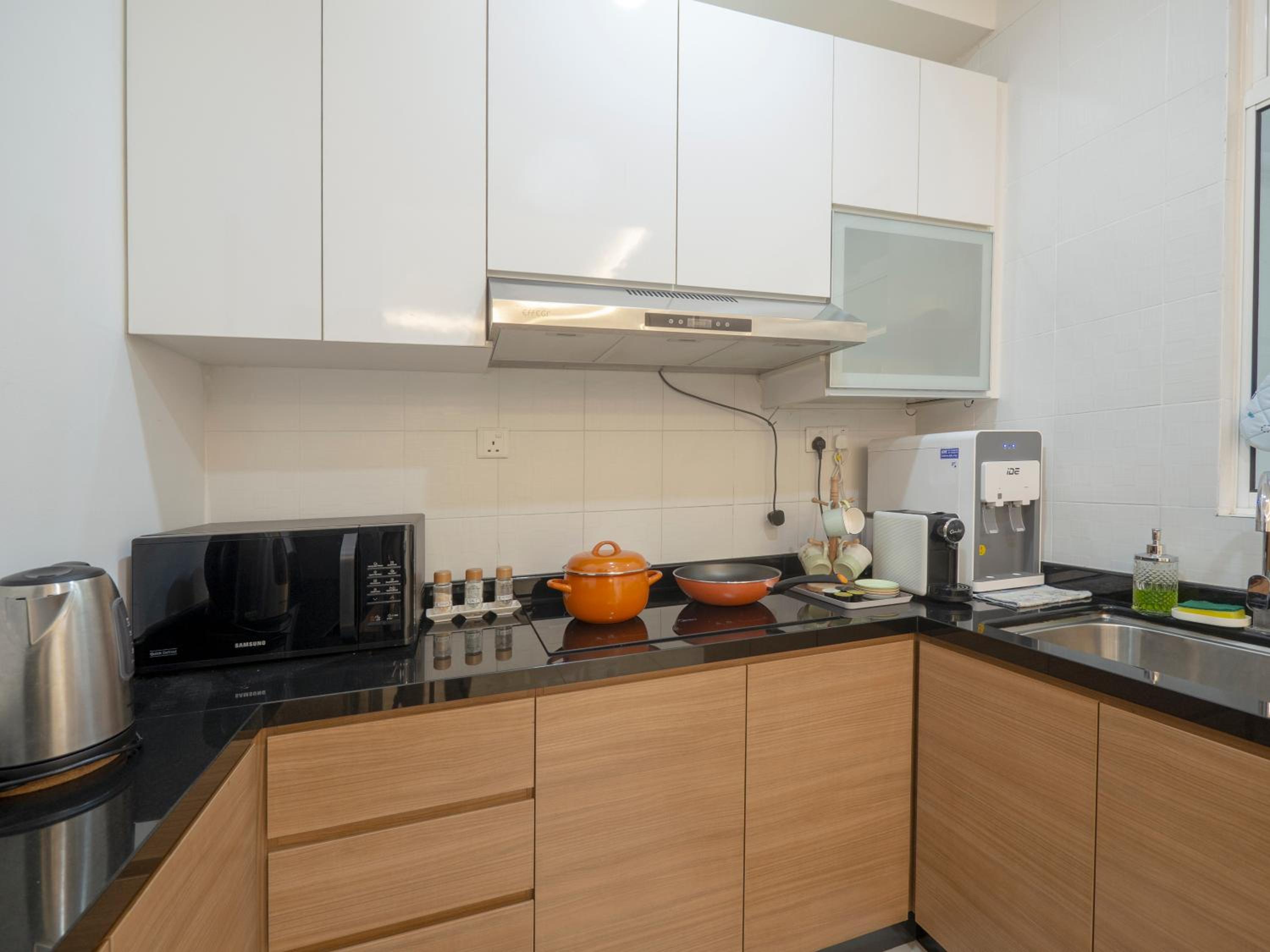 Seaview condo near RF Mall, Food Court & Free Netflix