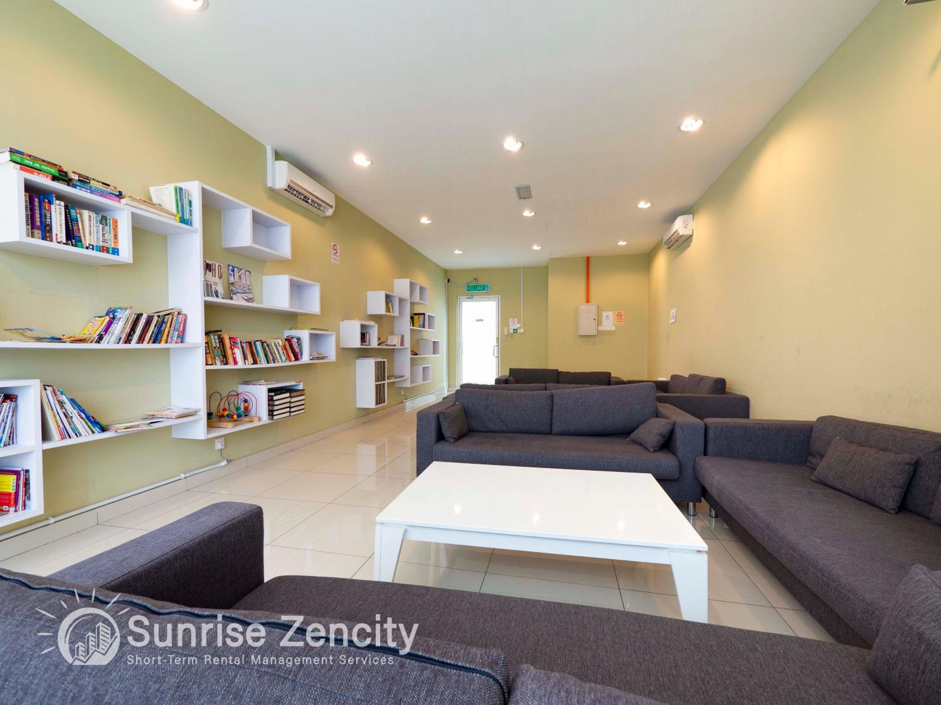 Seaview condo near RF Mall, Food Court & Free Netflix