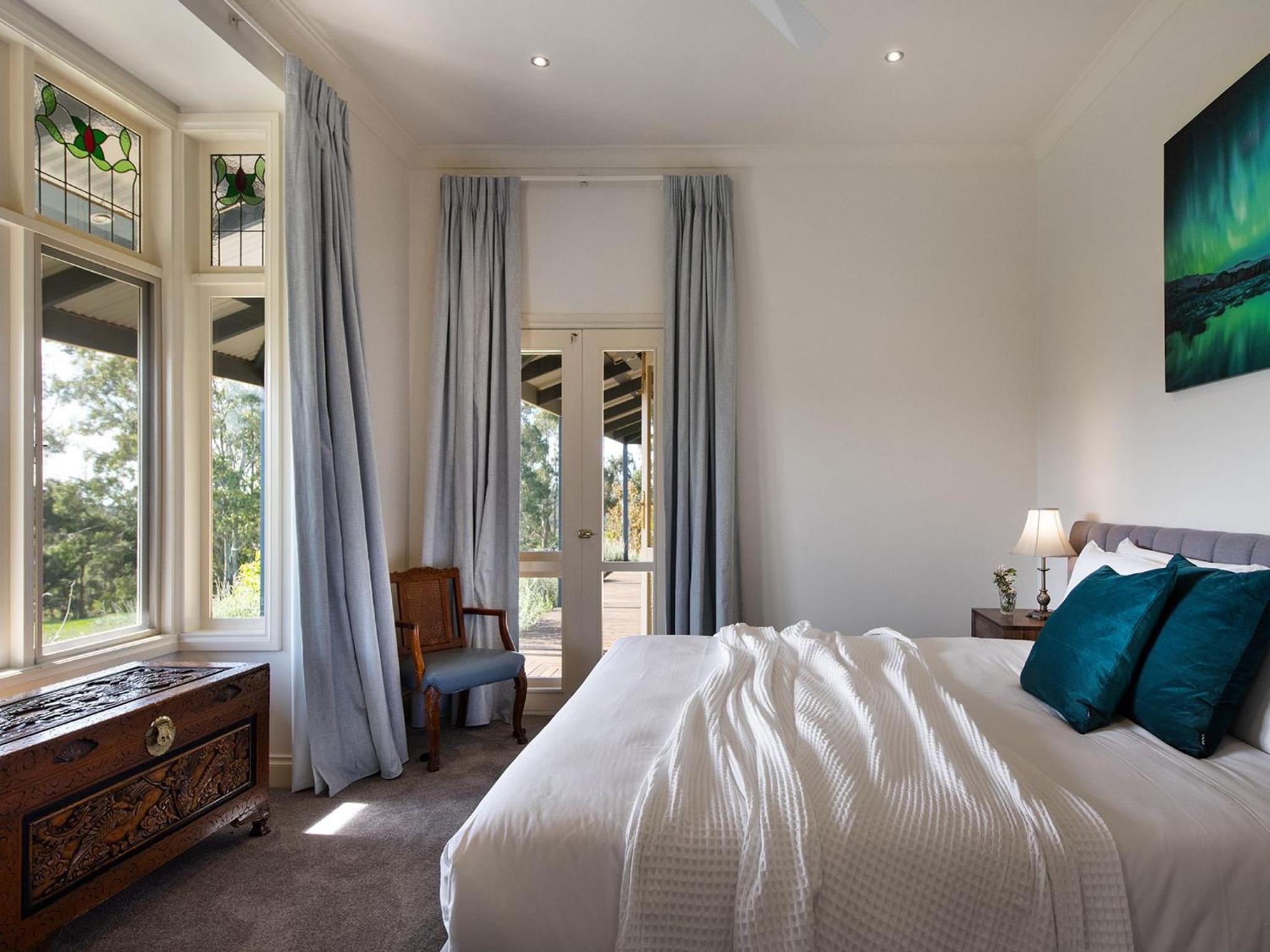 Loddon Retreat- picturesque country escape