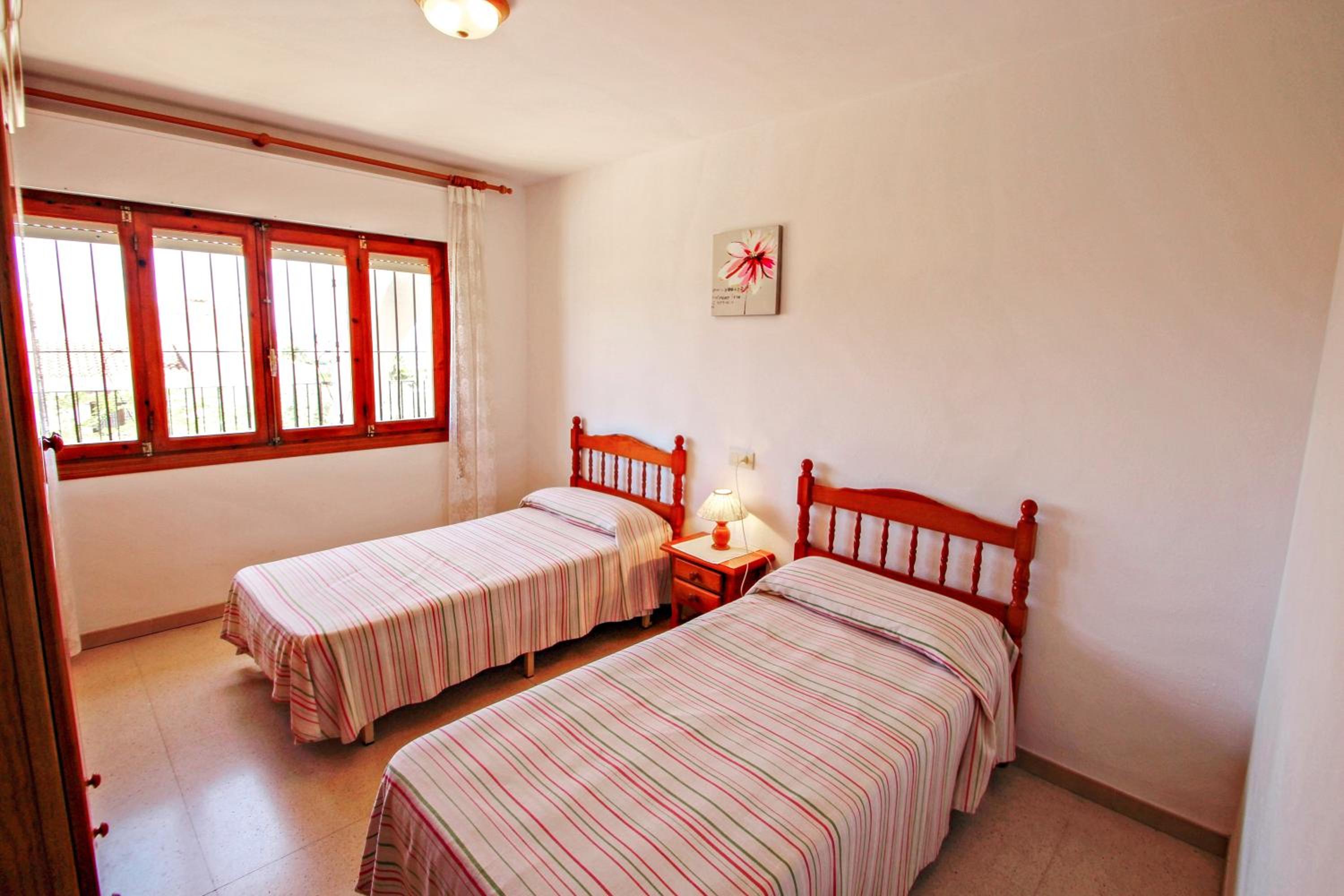 Laura-29A - pretty holiday property with garden and private pool in Calpe view 4