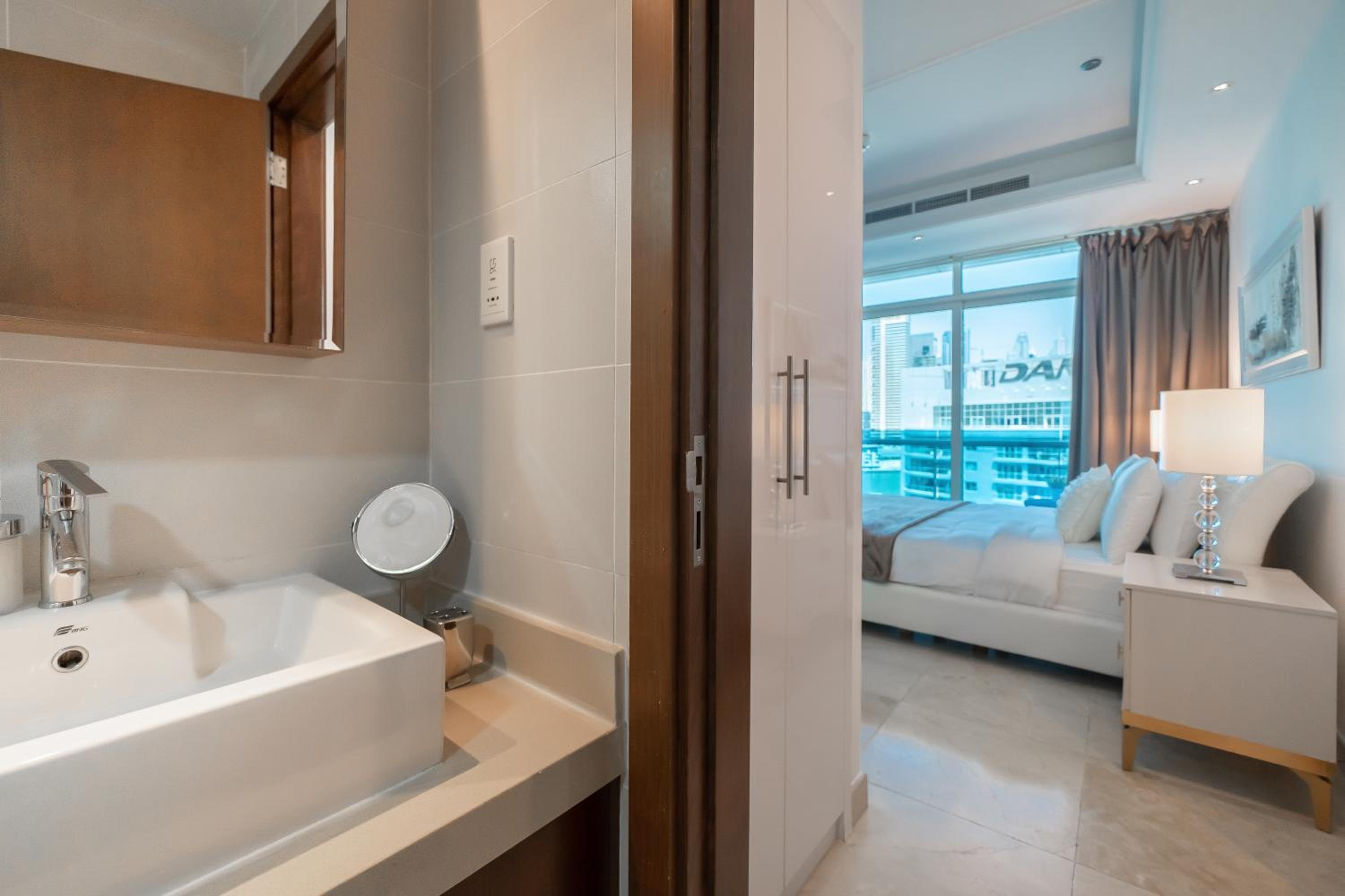 HiGuests - Spacious 1BR in Dubai Marina With Amazing Views — Dubai photo 3