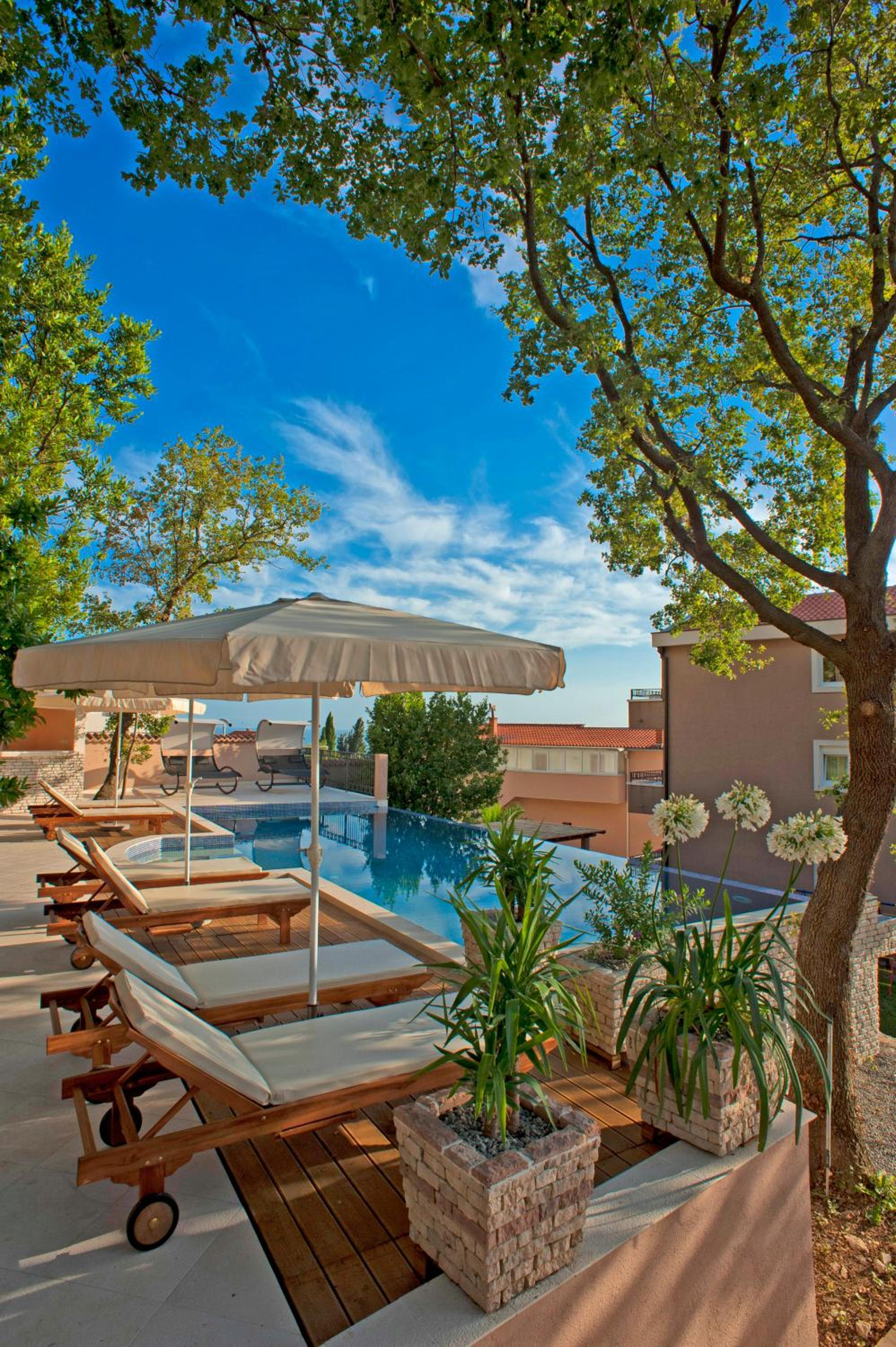 Harmonia Bungalows & Pool view 4