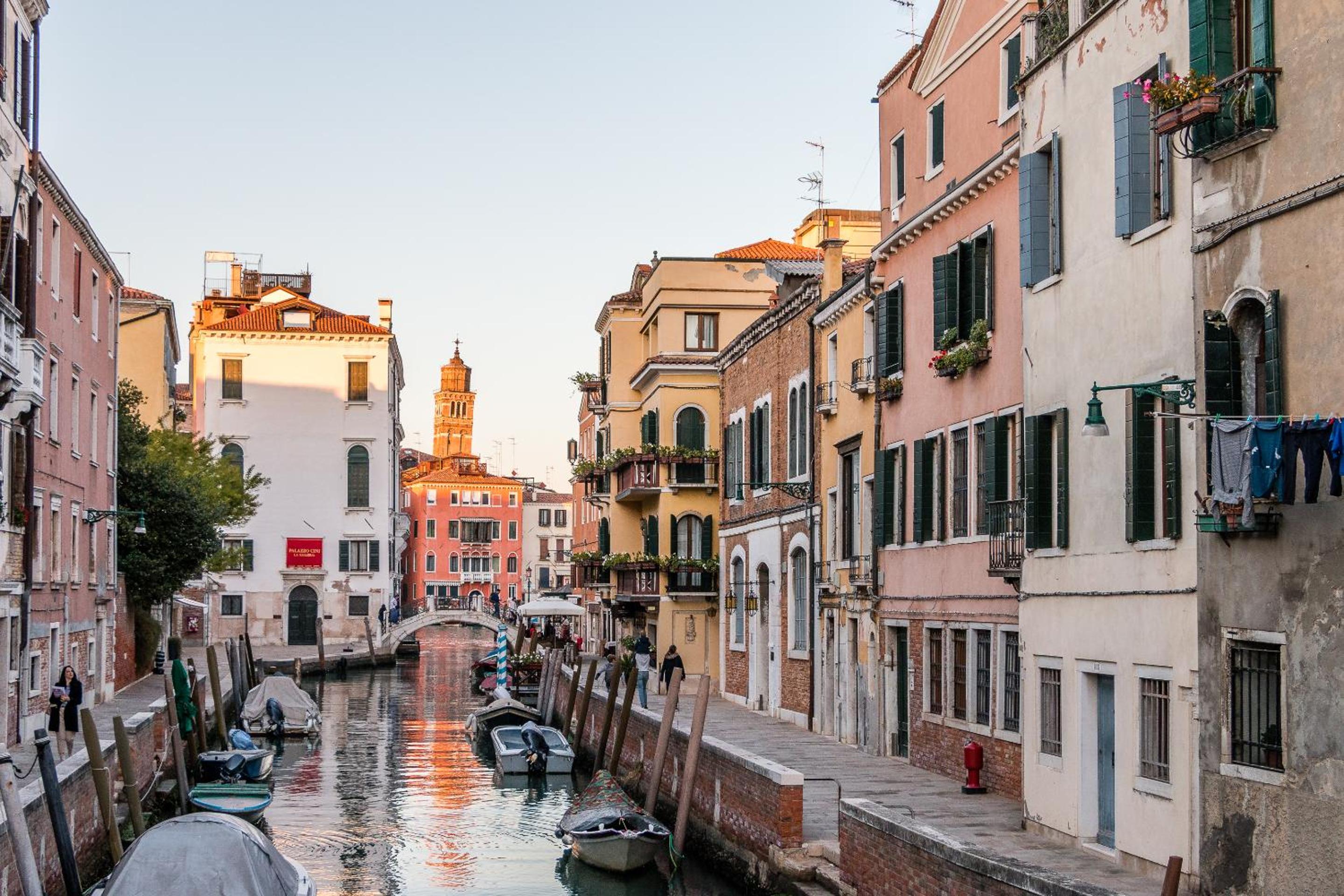 Red House close to @Accademia Bridge