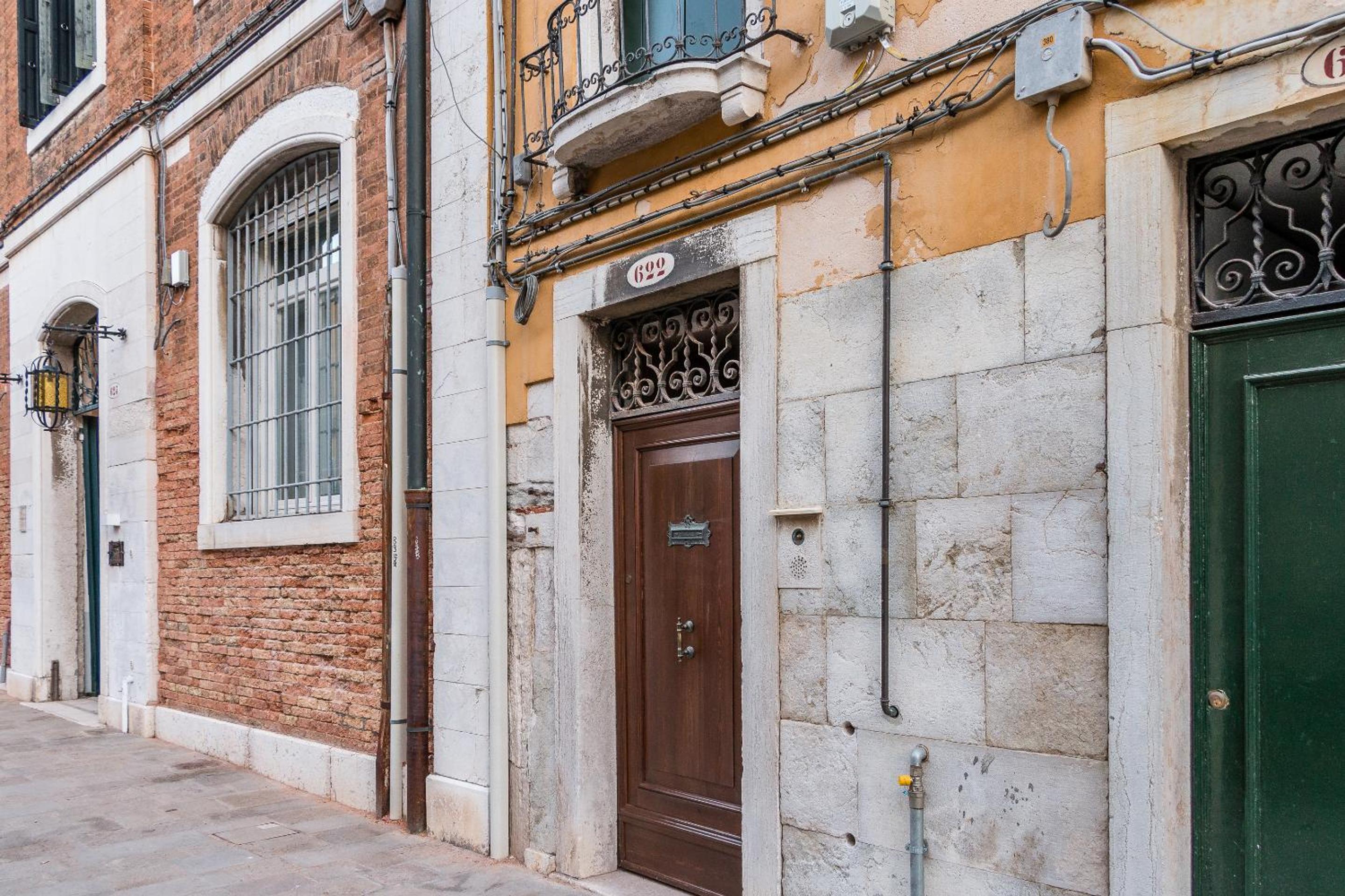 Red House close to @Accademia Bridge