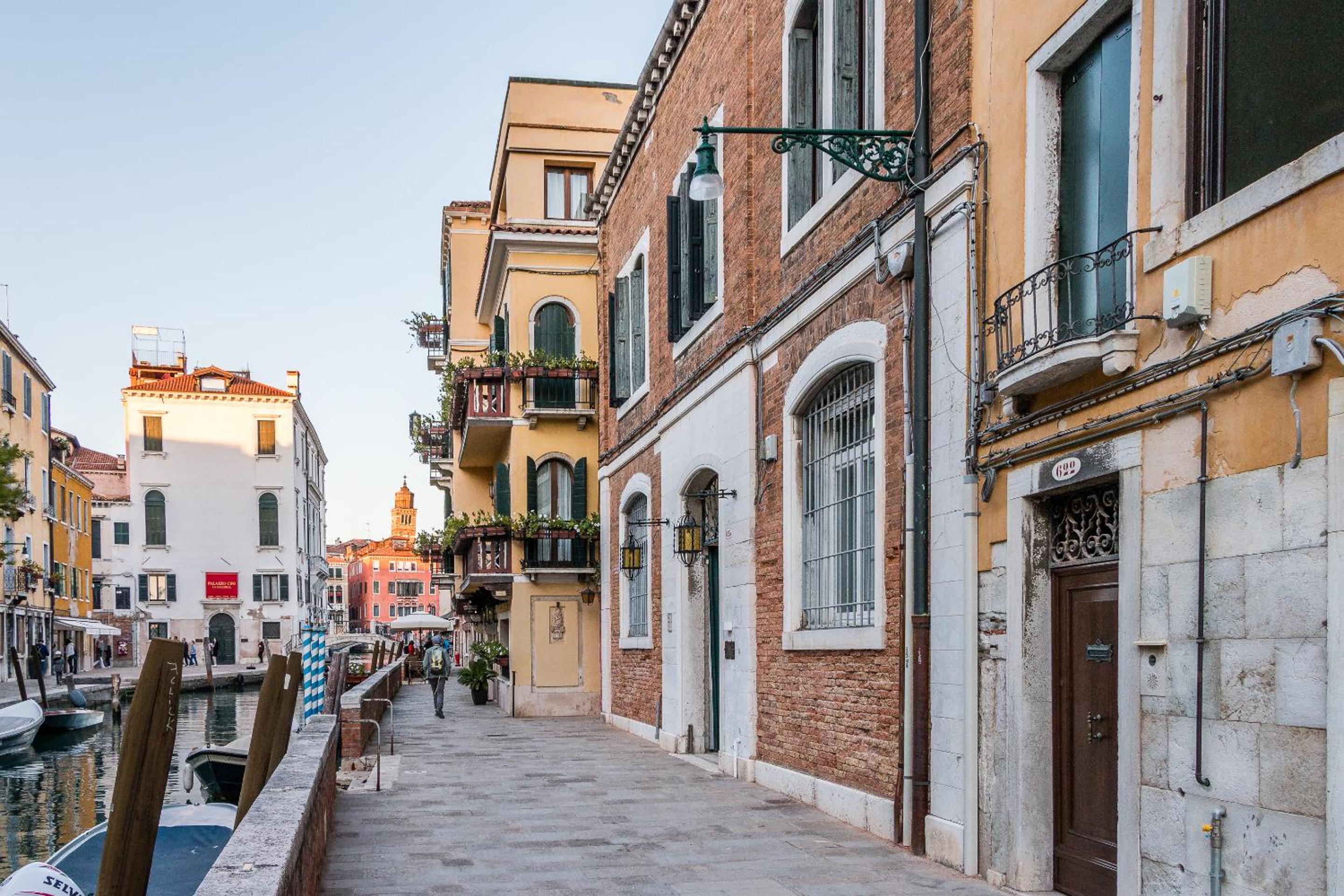Red House close to @Accademia Bridge