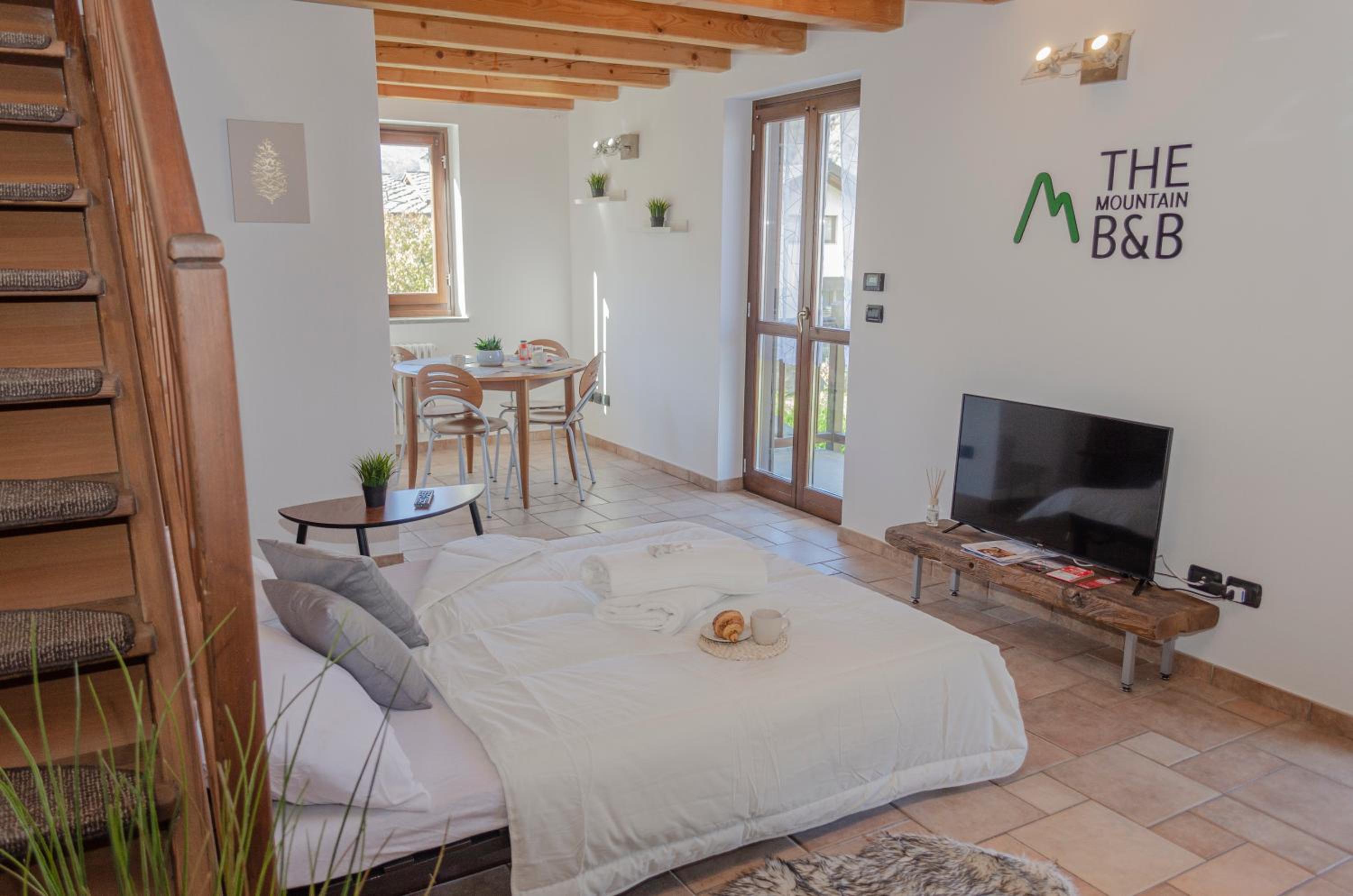 "The Mountain B&B" - SKI, MTB & BEAUTIFUL VIEW - PRIVATE PARKING view 2