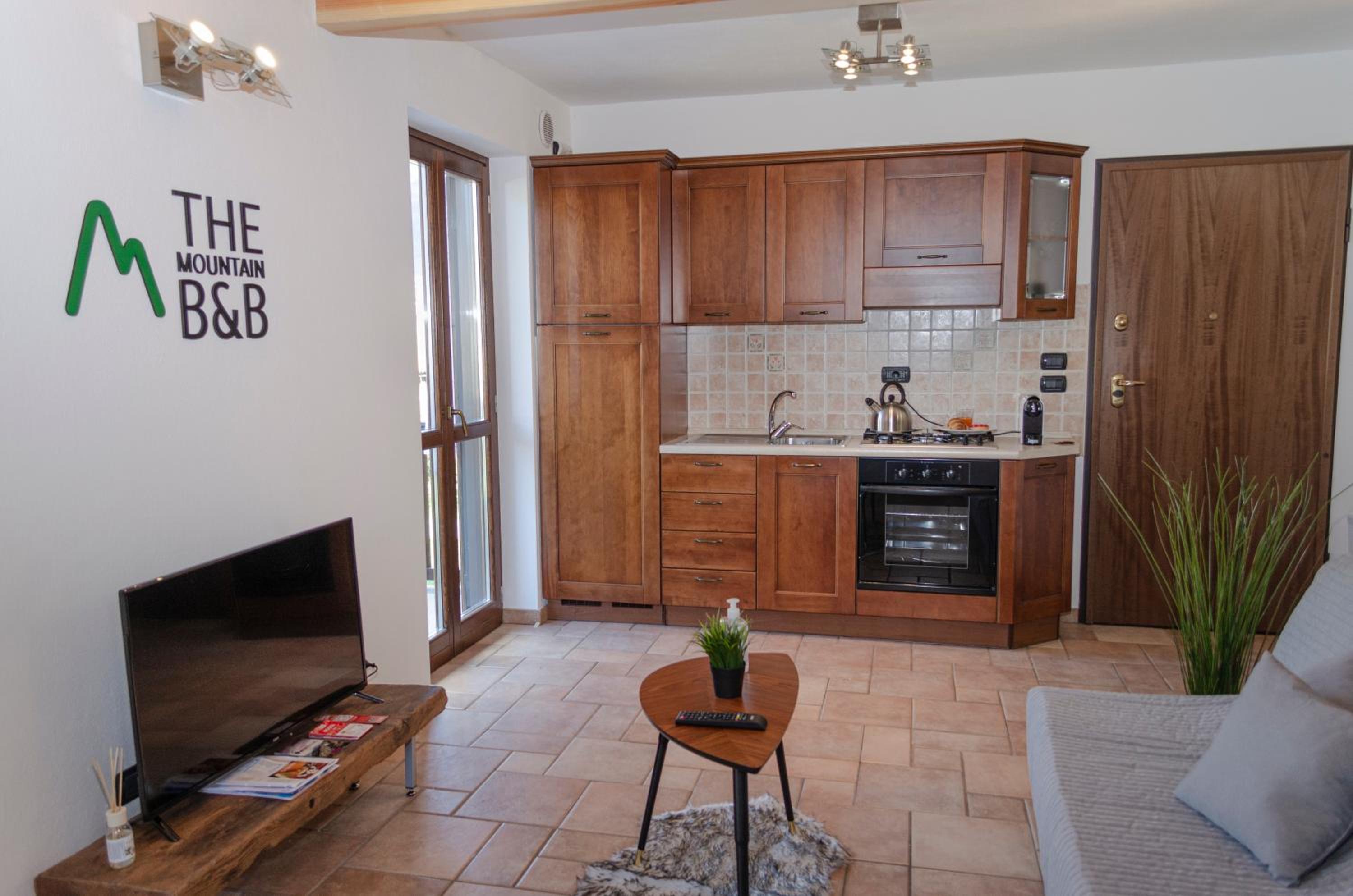 "The Mountain B&B" - SKI, MTB & BEAUTIFUL VIEW - PRIVATE PARKING view 5