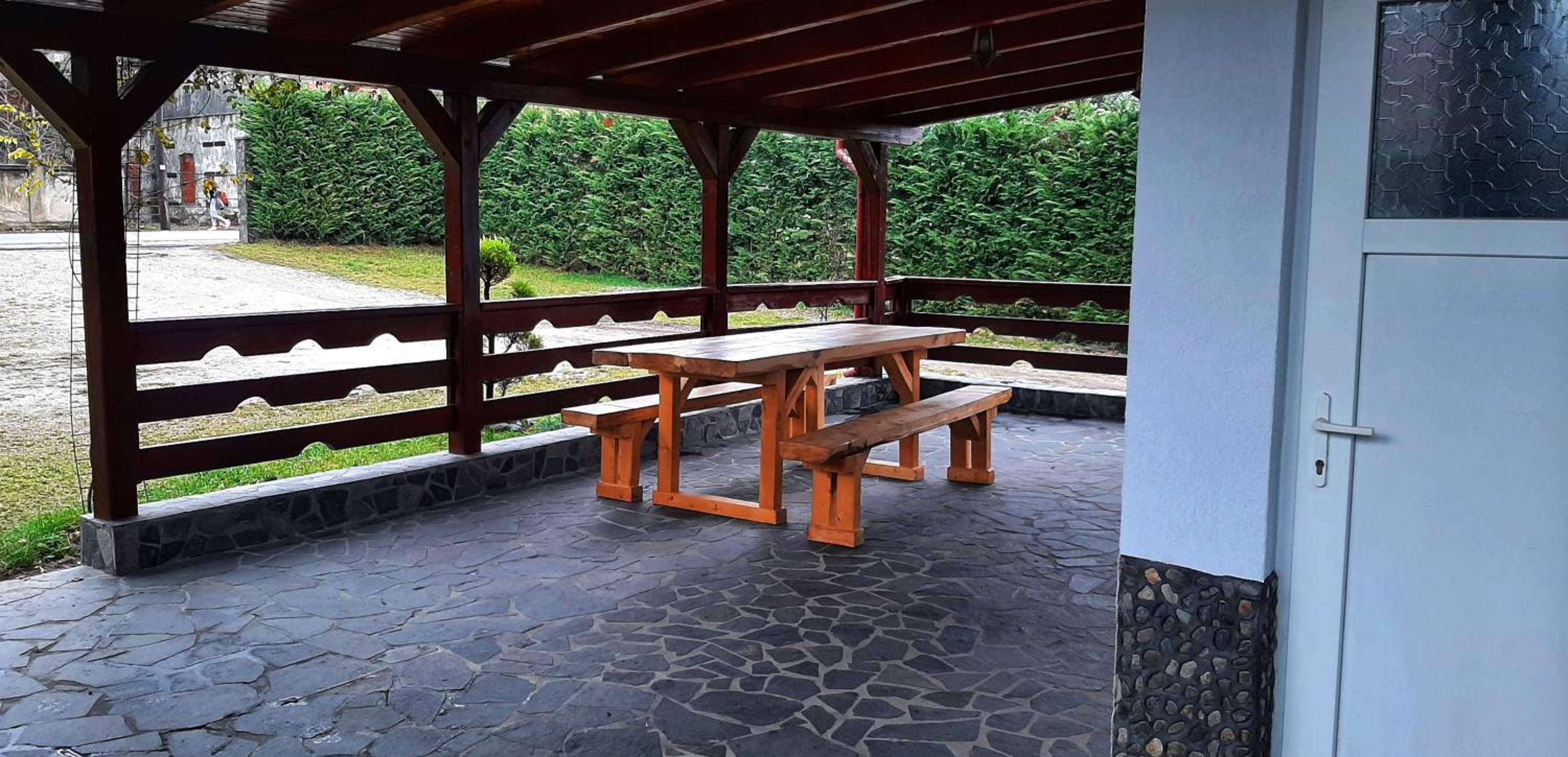 Cazare Luxandra view 2