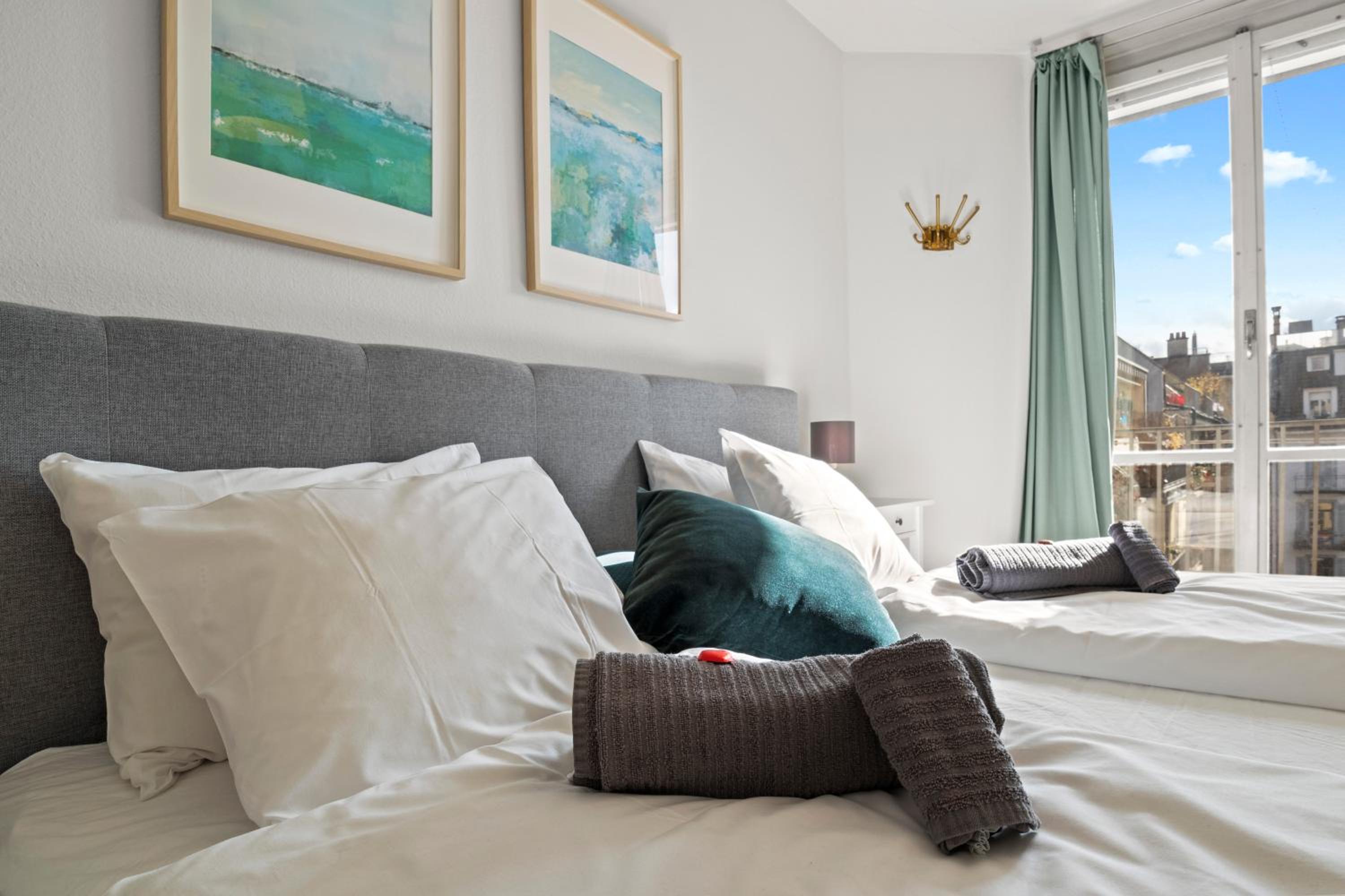 Central Bright & Cozy Apartments view 4