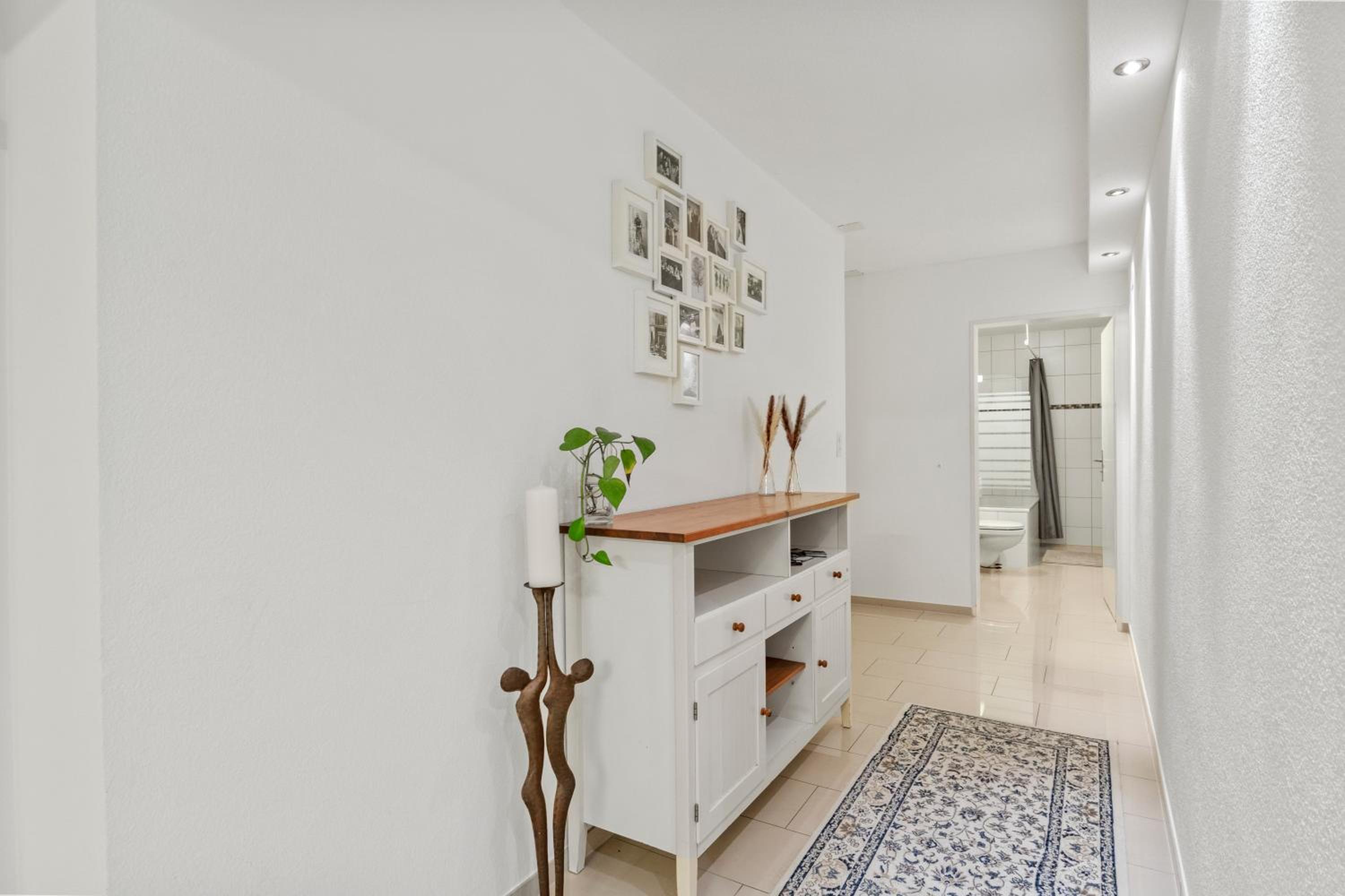 Large, central, bright flat view 4