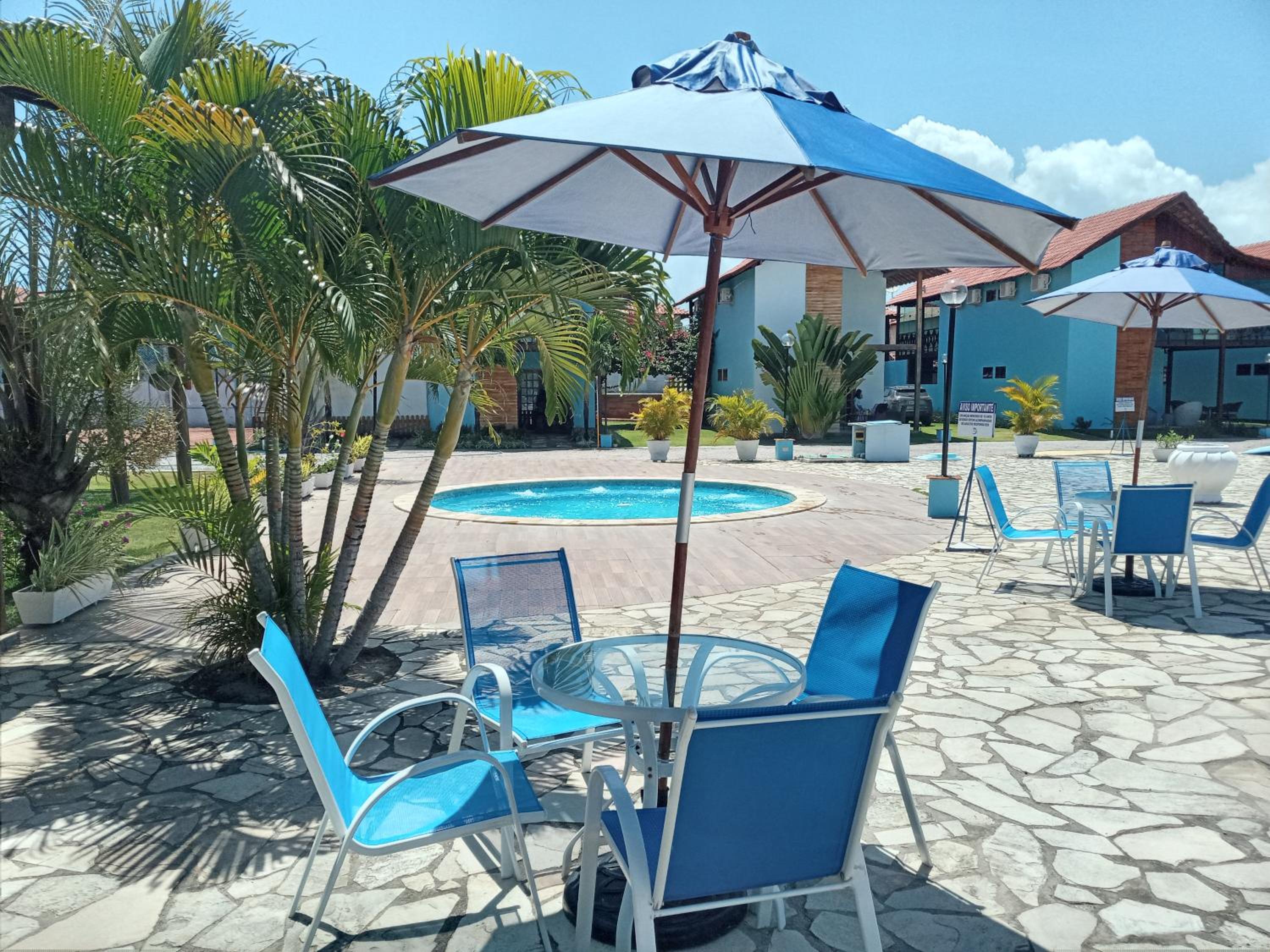 Linda casa com 5 quartos, a poucos metros da praia