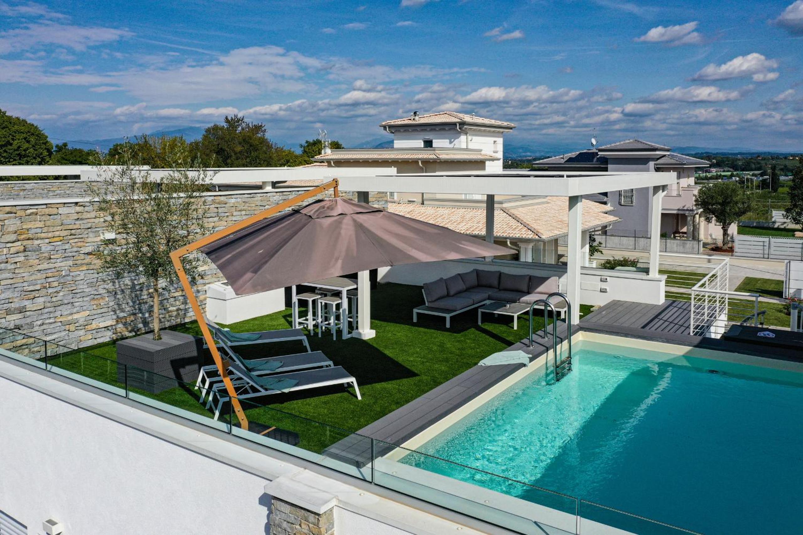 Villette Dolci Luxury Homes view 3