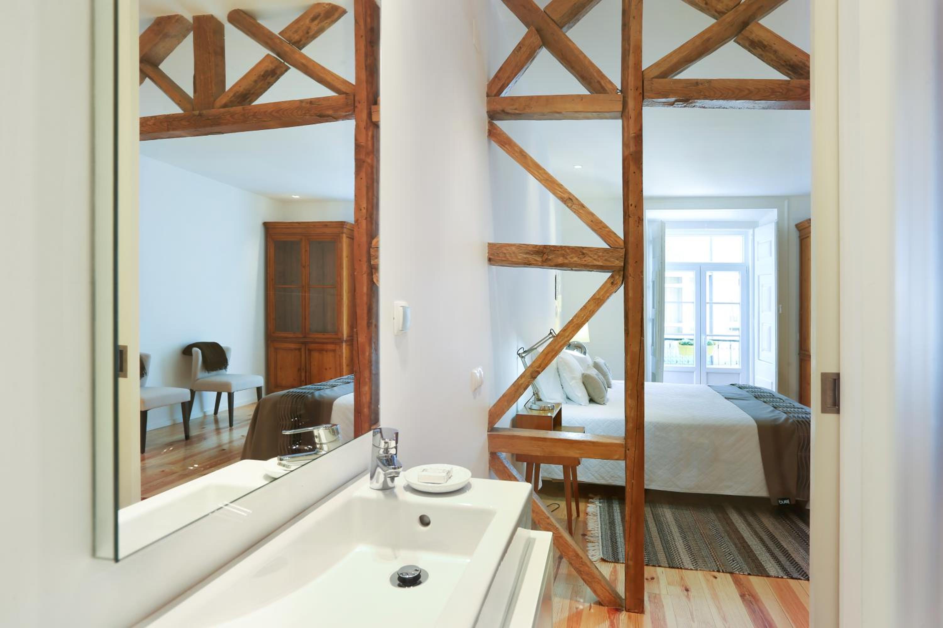 My Lisbon Apartment with AC view 4