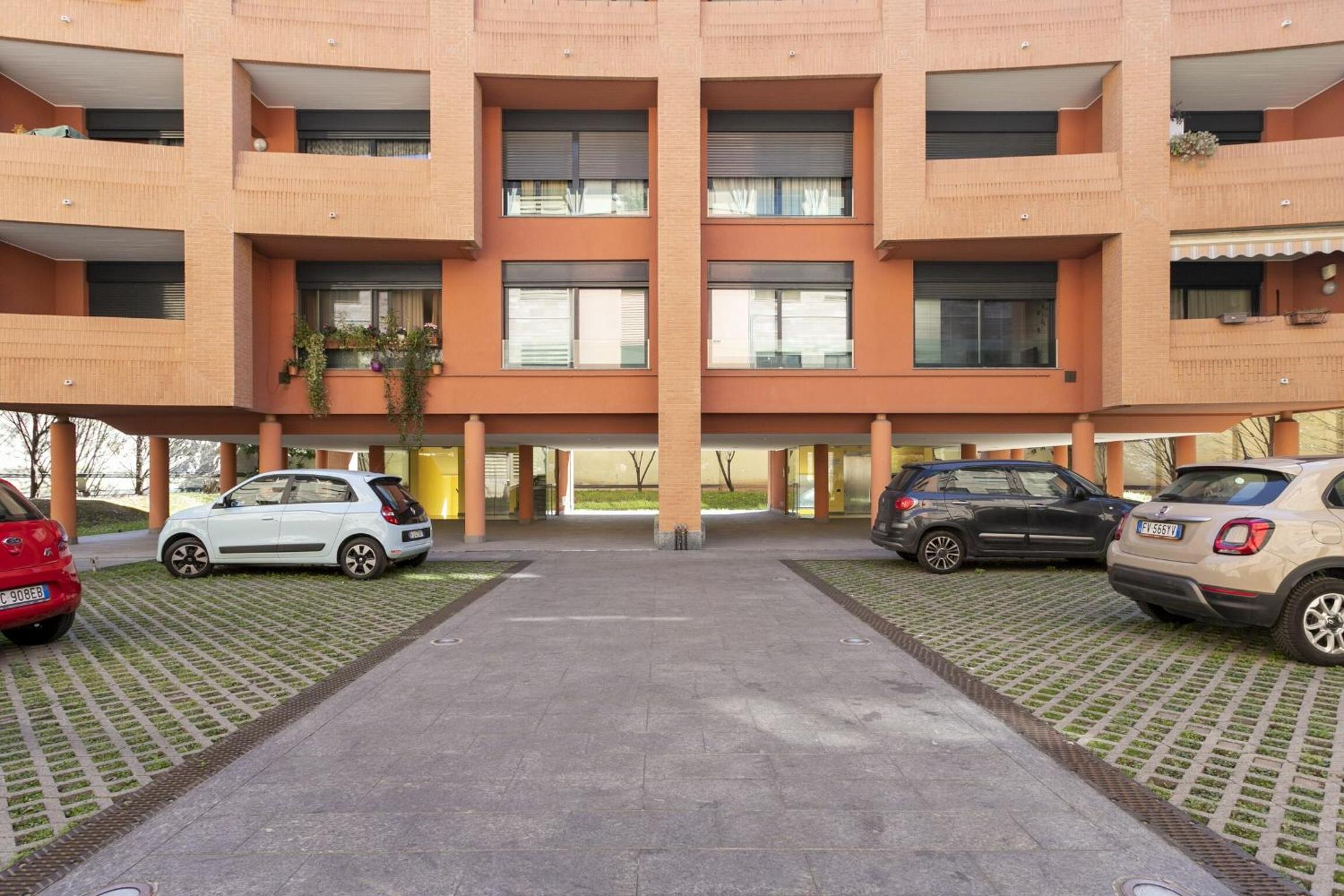 Pastorelli - with parking - by Halldis
