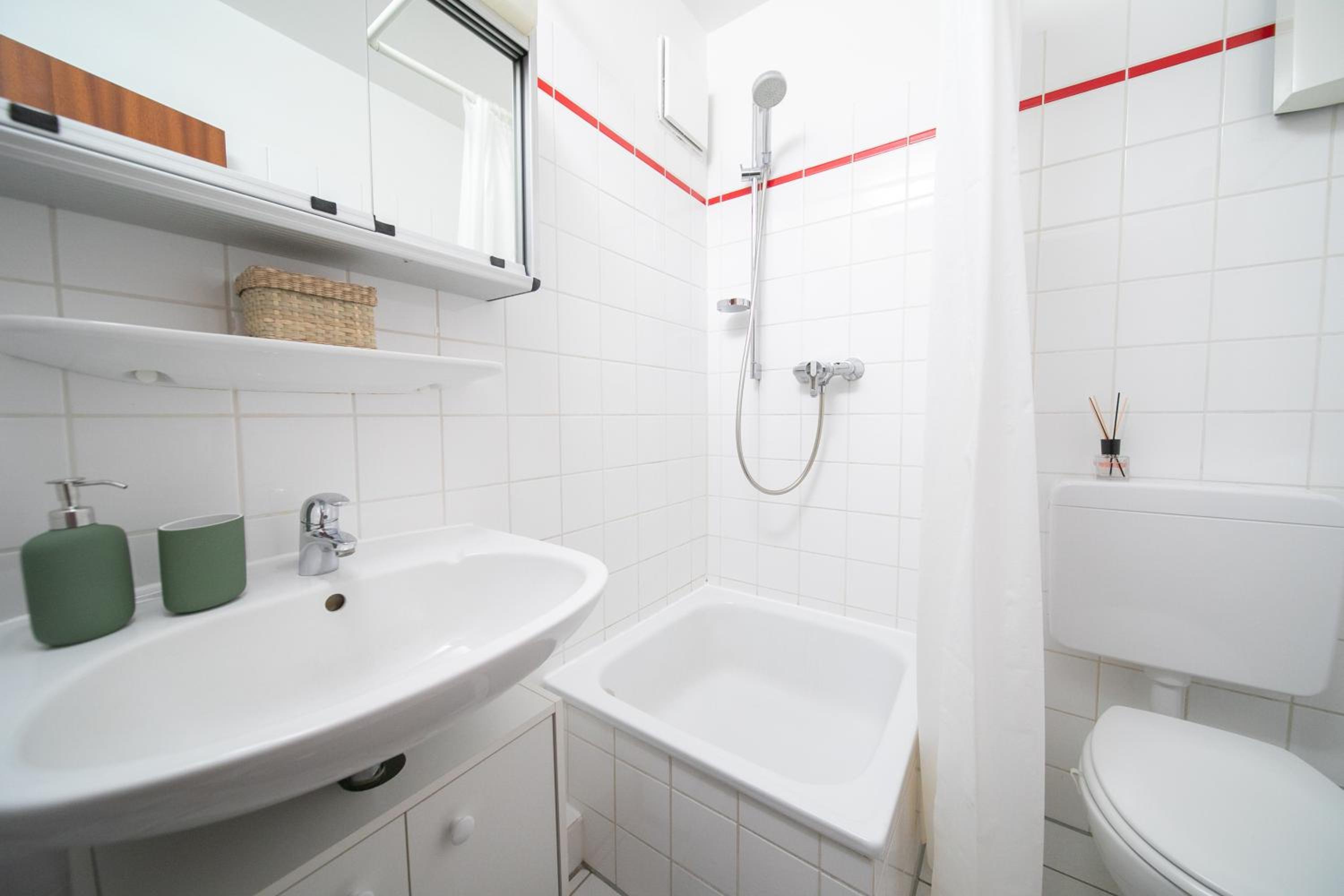 Neuss Vacations - Studio Shiny - Zentral mit Balkon - Messe - Kuche - Property Image 4