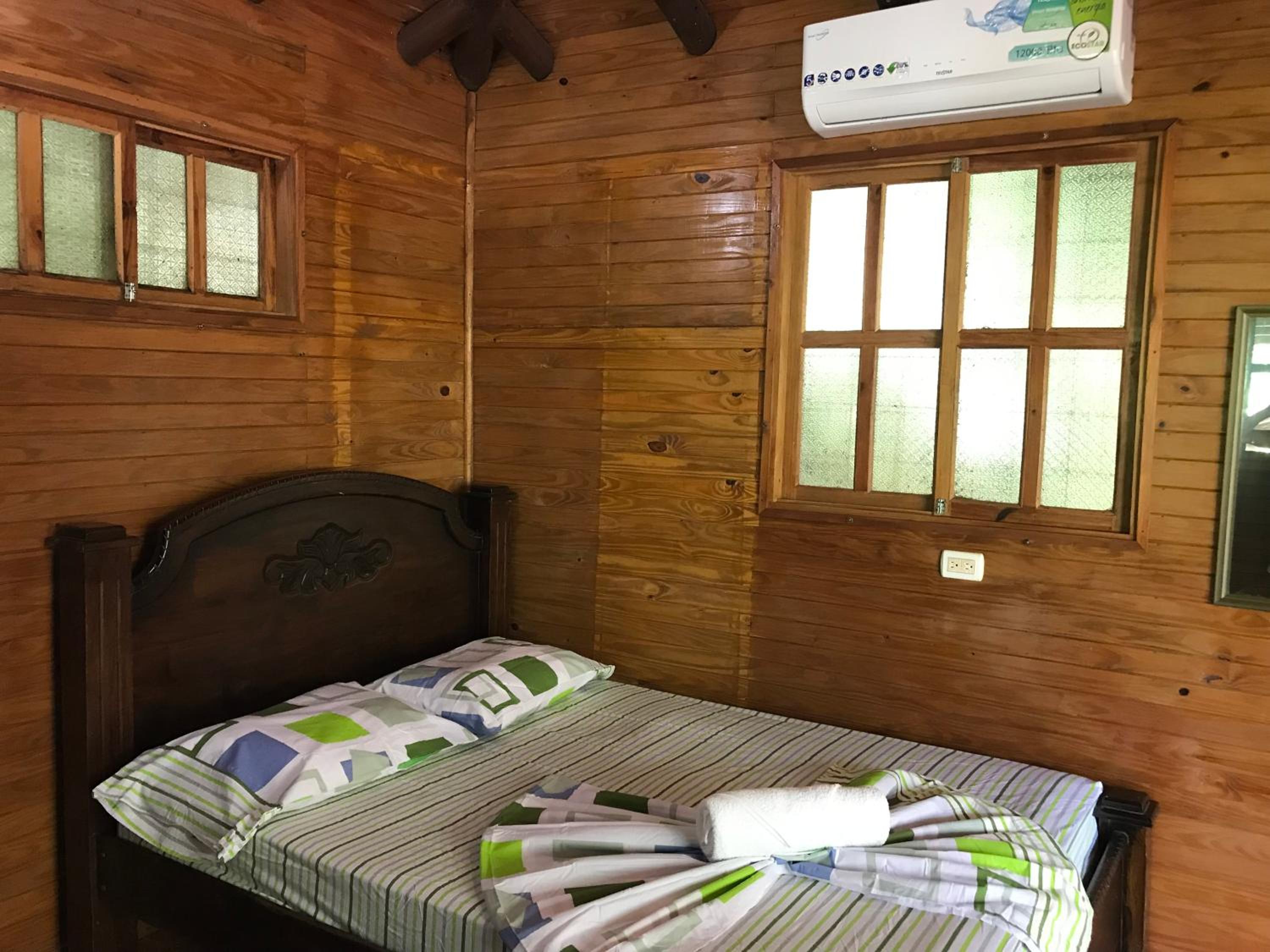 FLOR DE PARAISO BUNGALOWS