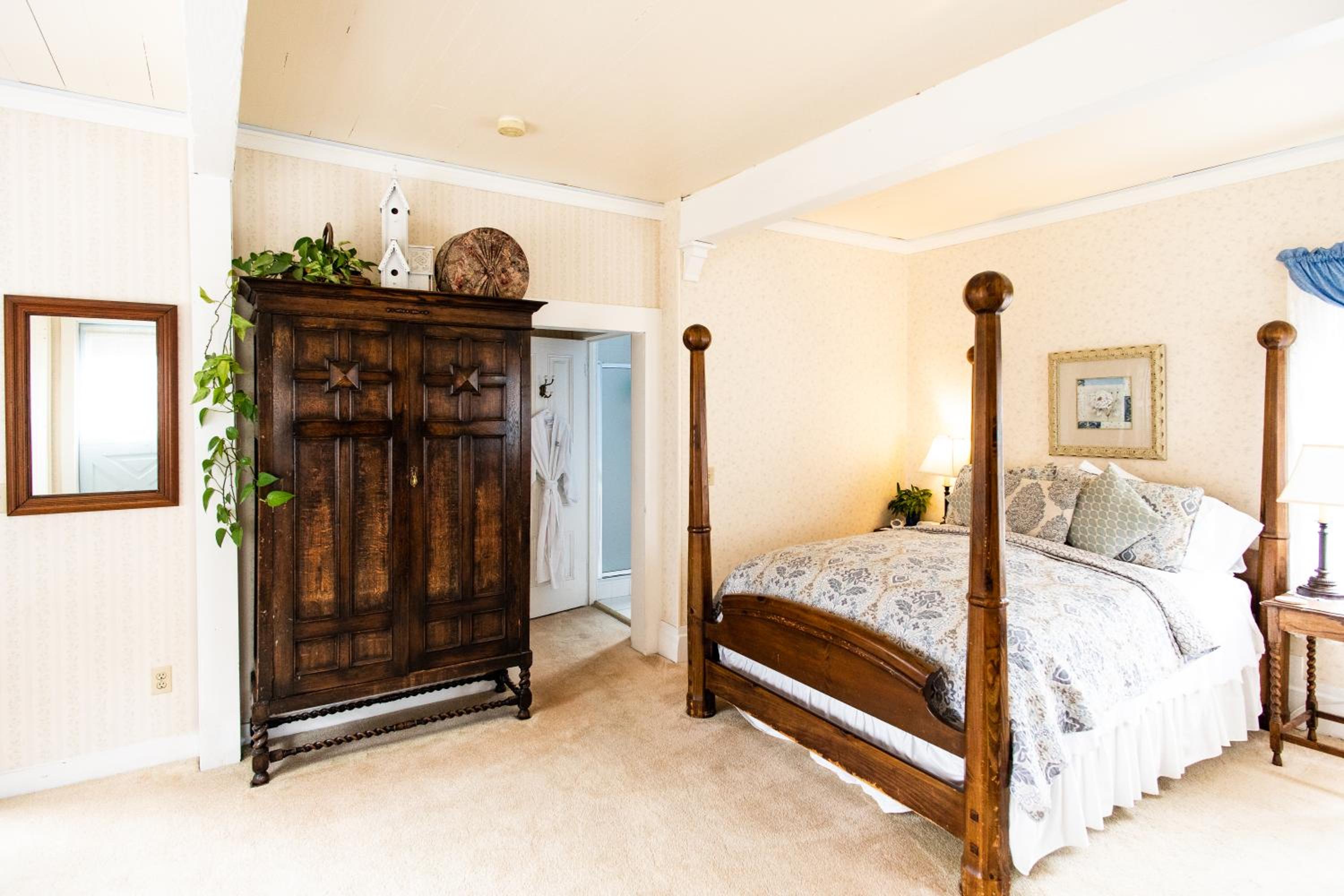 Headlands Inn Bed and Breakfast