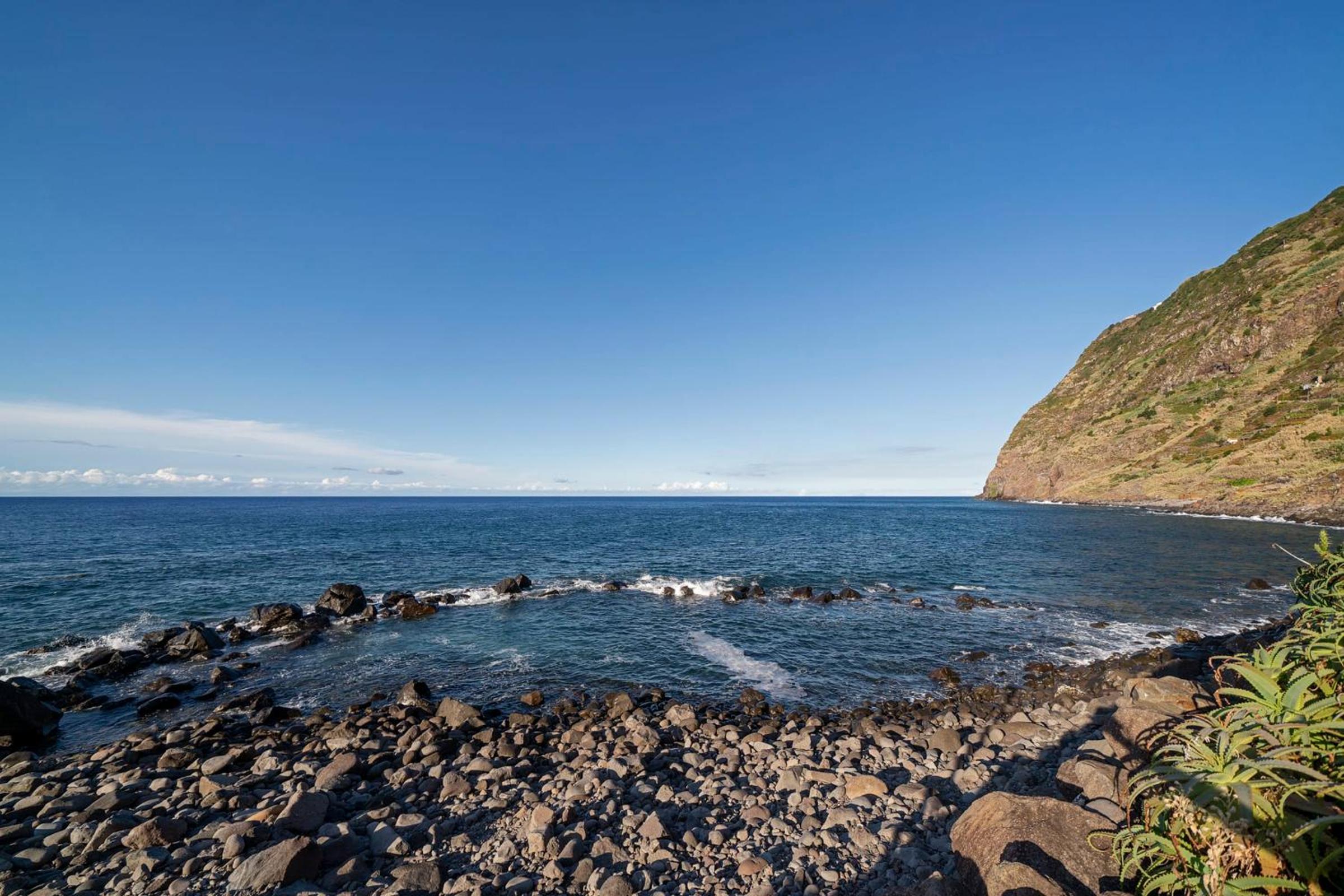 Casa da Rocha de Baixo by An Island Apart view 5
