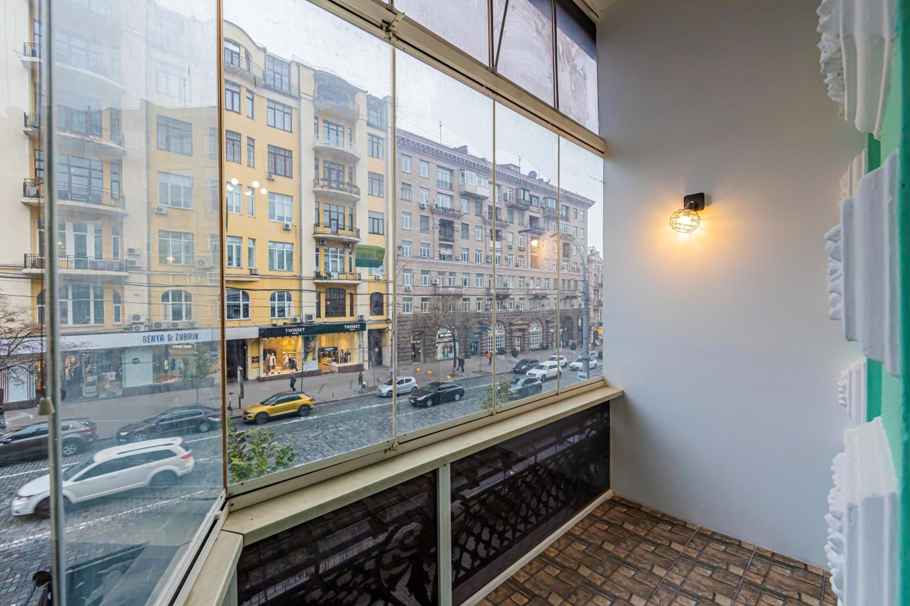 RV Old City Apartment Velyka Vasylkivska 28 self check-in 24х7 view 5
