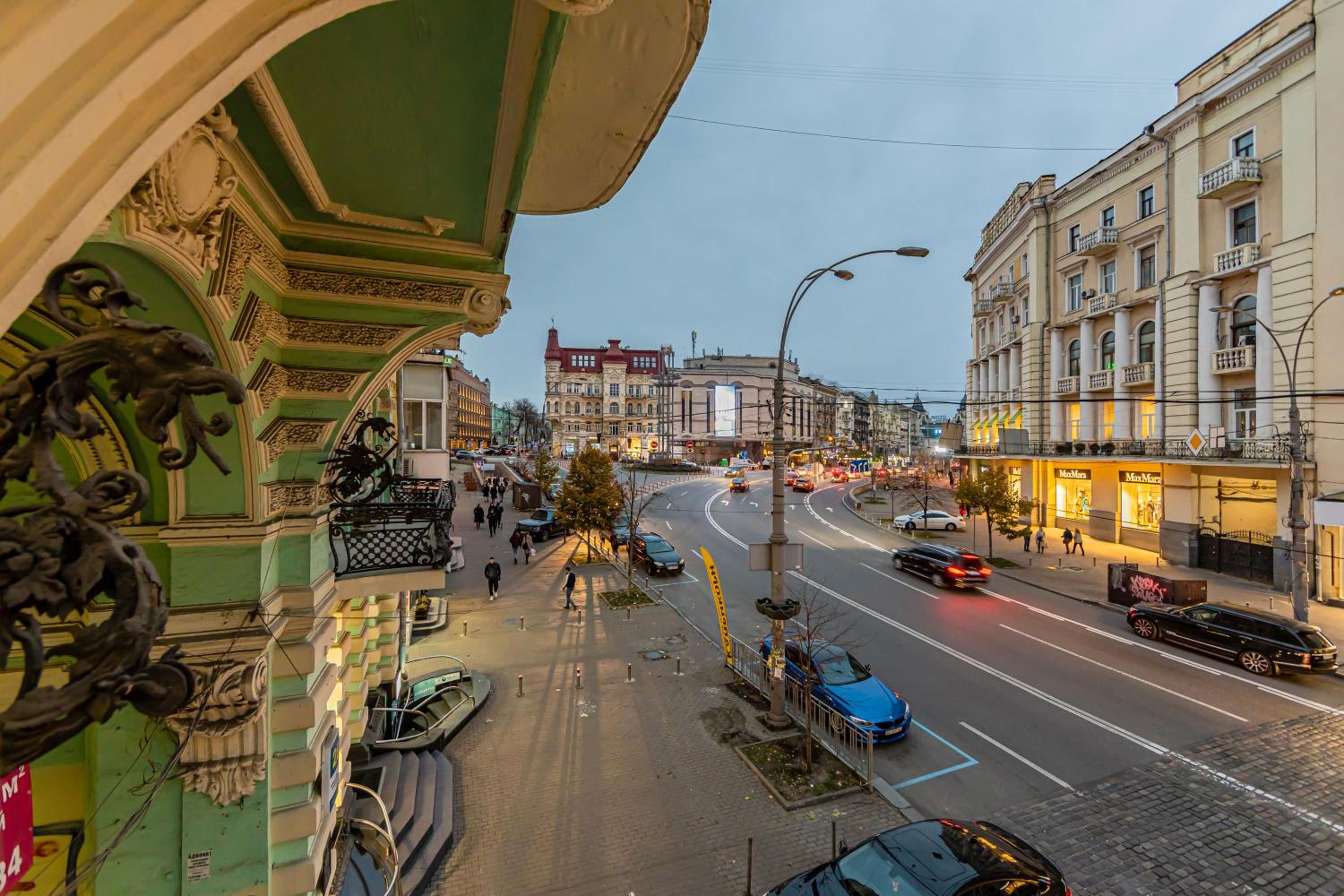 RV Old City Apartment Velyka Vasylkivska 28 self check-in 24х7 view 4