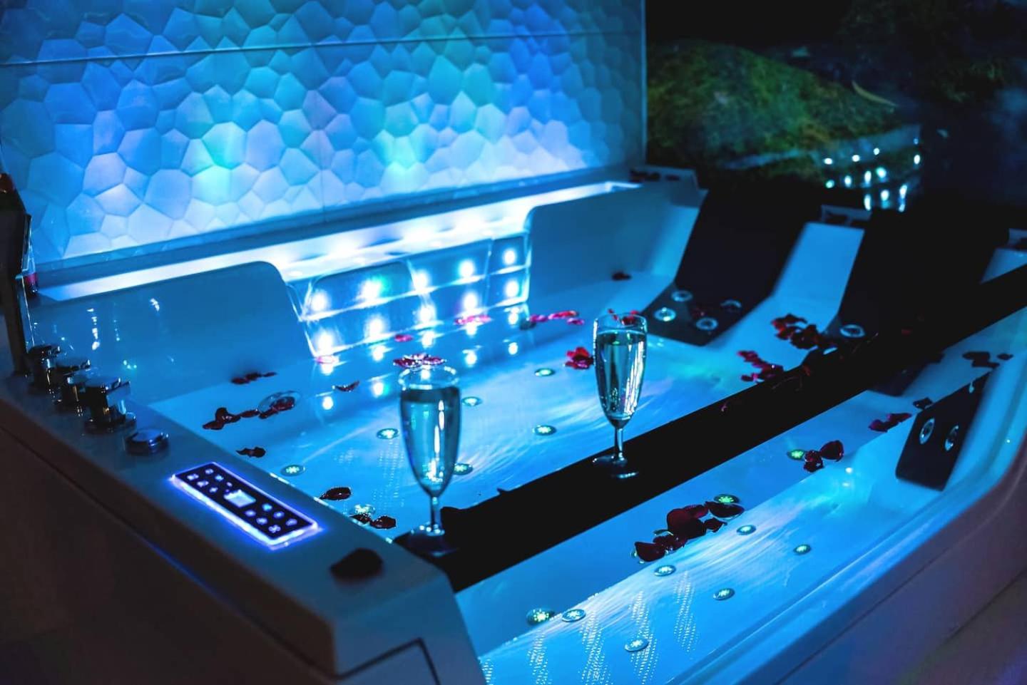 Apartment Jacuzzi view 5