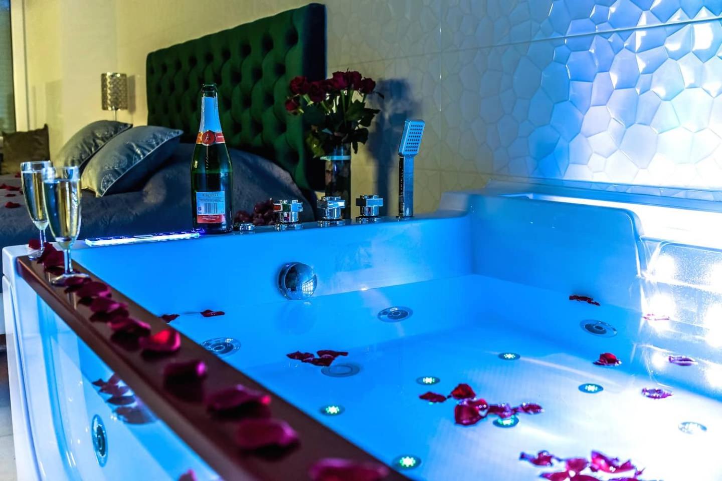Apartment Jacuzzi view 4