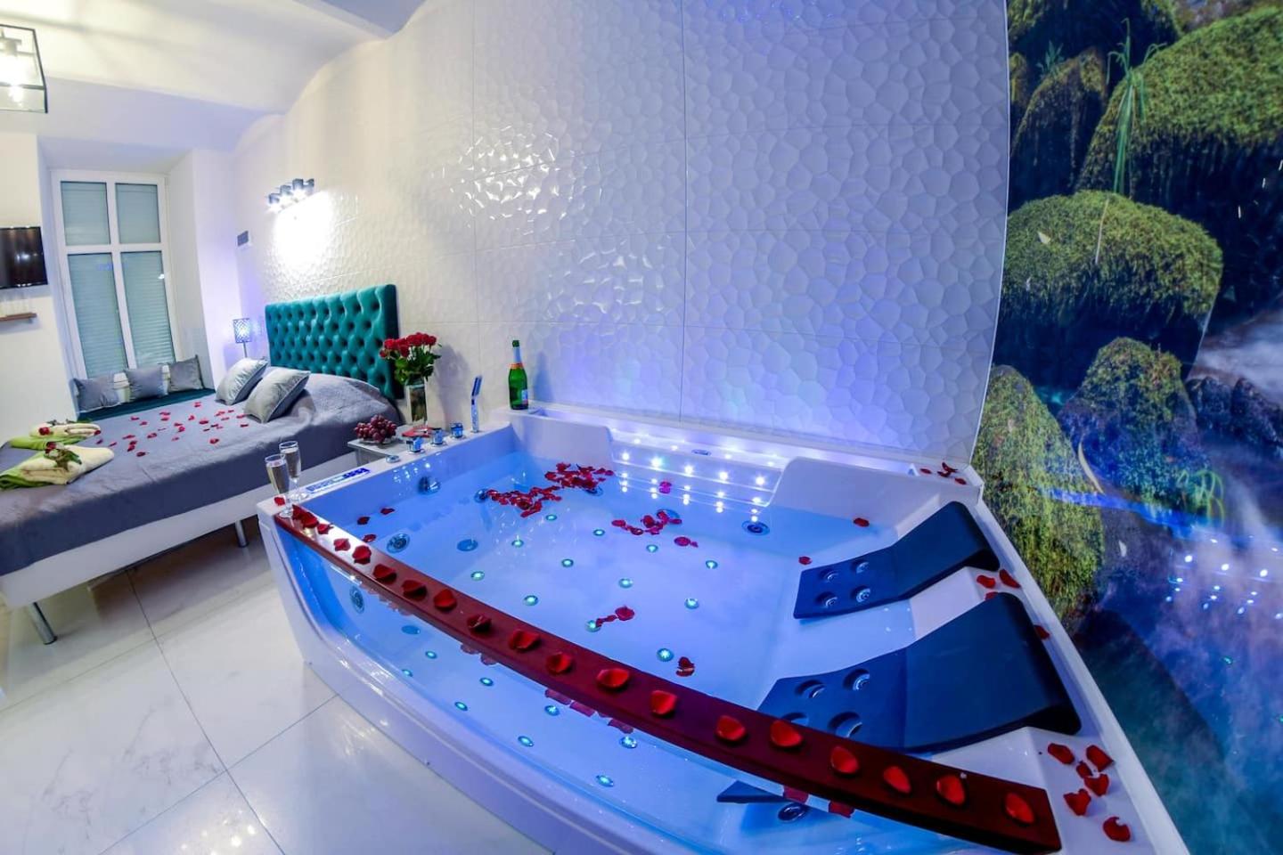 Apartment Jacuzzi view 3