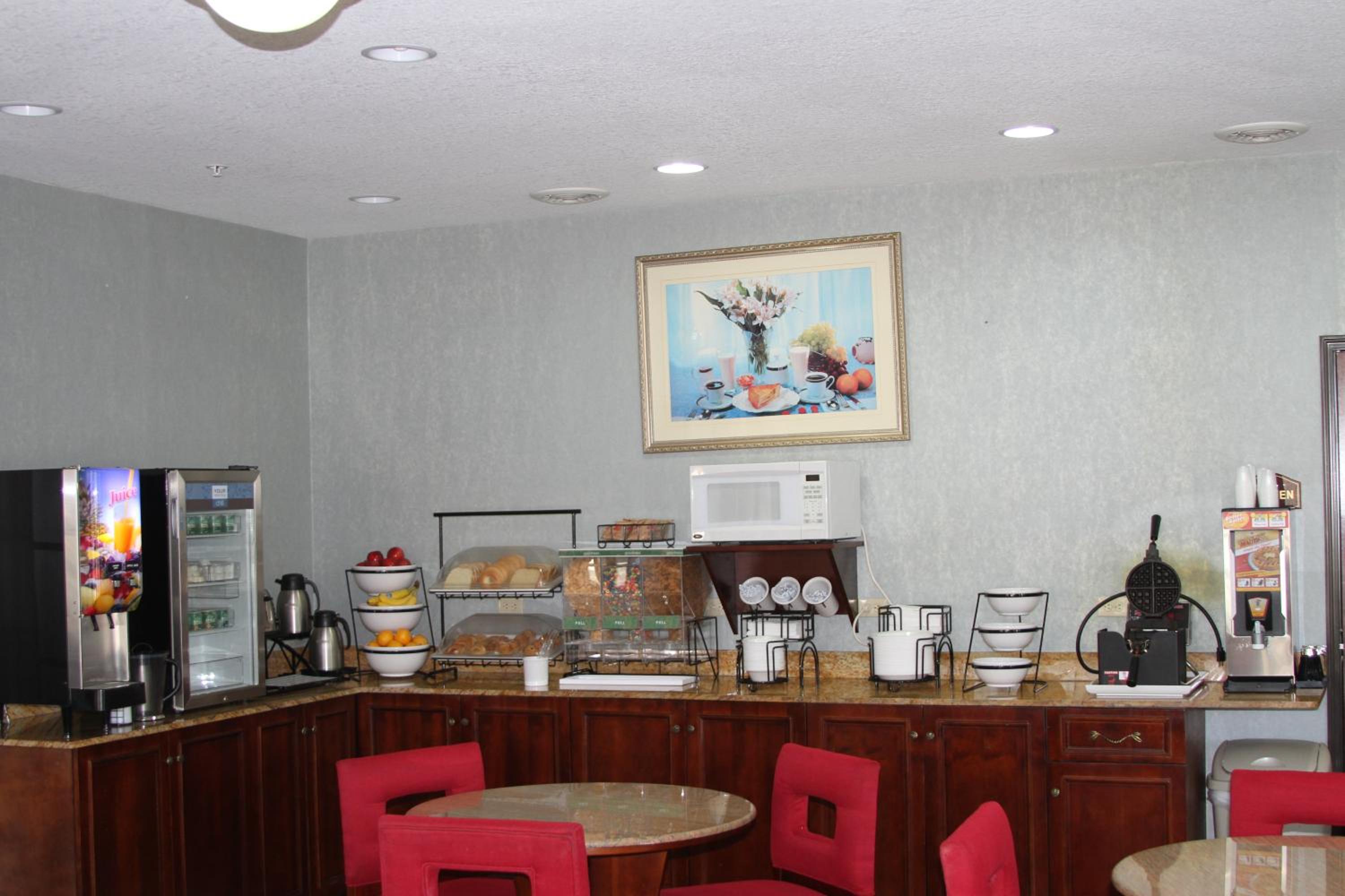 Red Roof Inn & Suites Detroit - Melvindale/Dearborn view 4