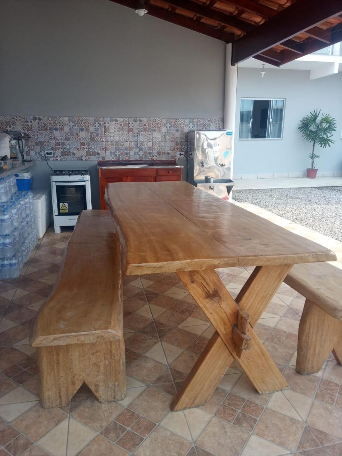 Casa de 4 suites com piscina, próxima a praias e do centro de Ubatuba