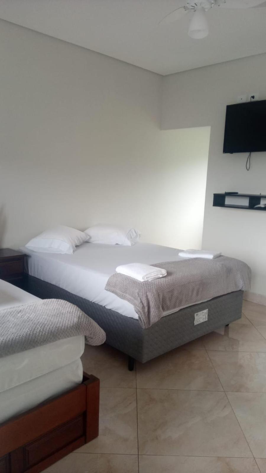 Casa de 4 suites com piscina, próxima a praias e do centro de Ubatuba