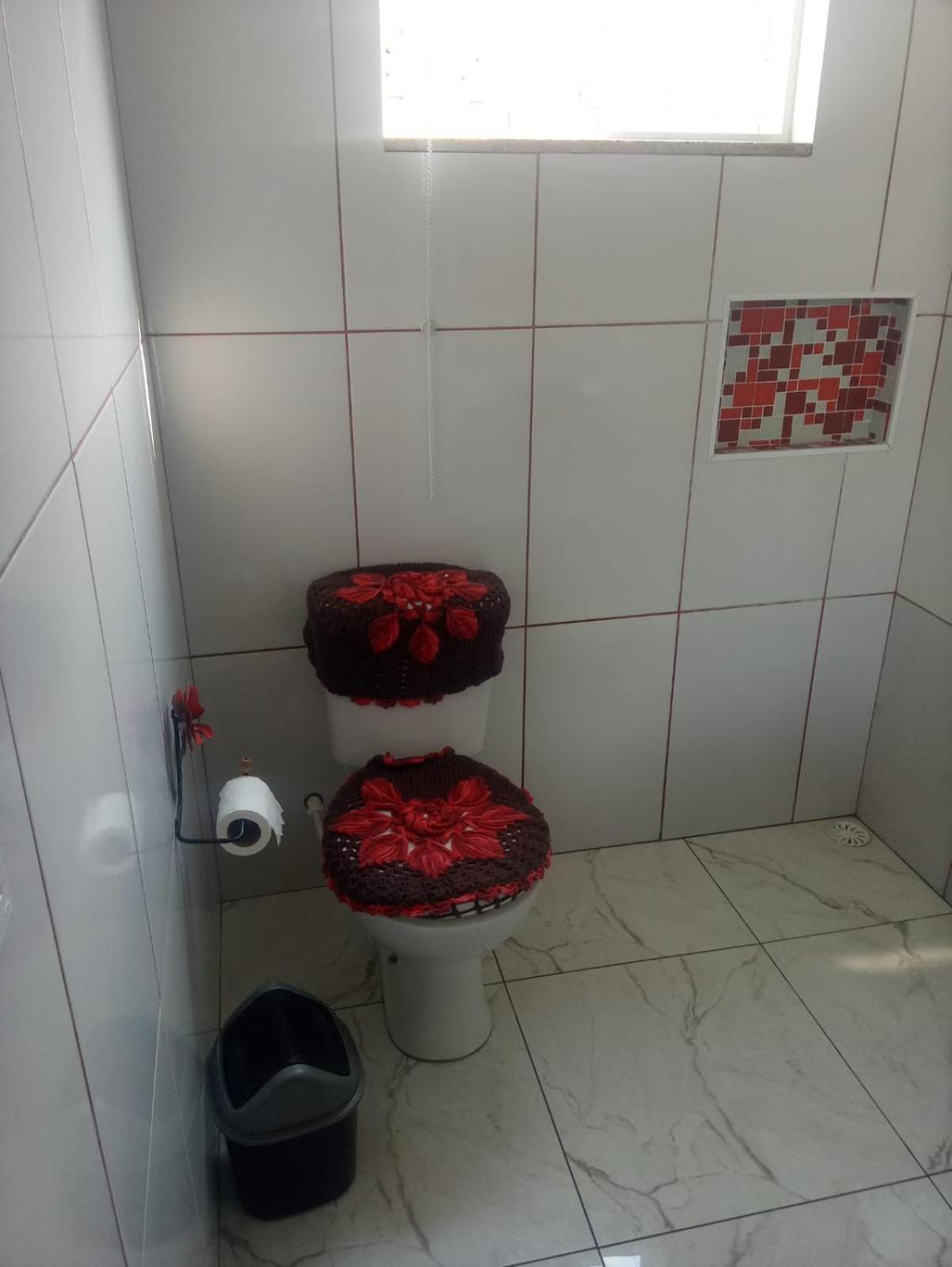 Casa de 4 suites com piscina, próxima a praias e do centro de Ubatuba