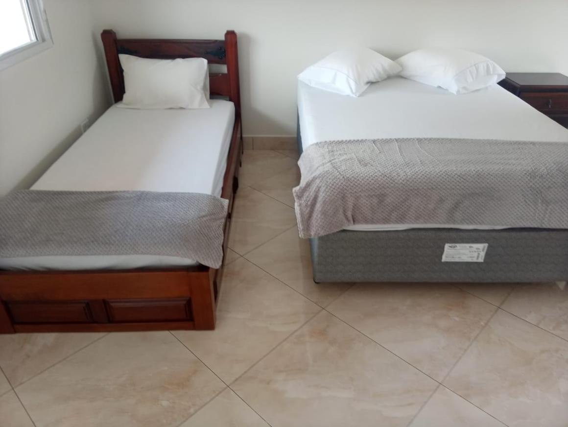 Casa de 4 suites com piscina, próxima a praias e do centro de Ubatuba