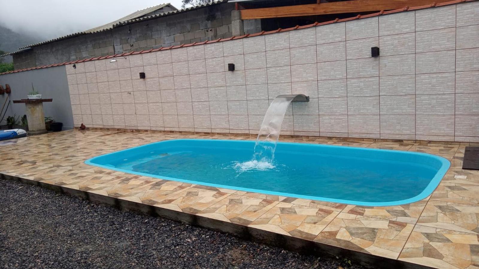 Casa de 4 suites com piscina, próxima a praias e do centro de Ubatuba