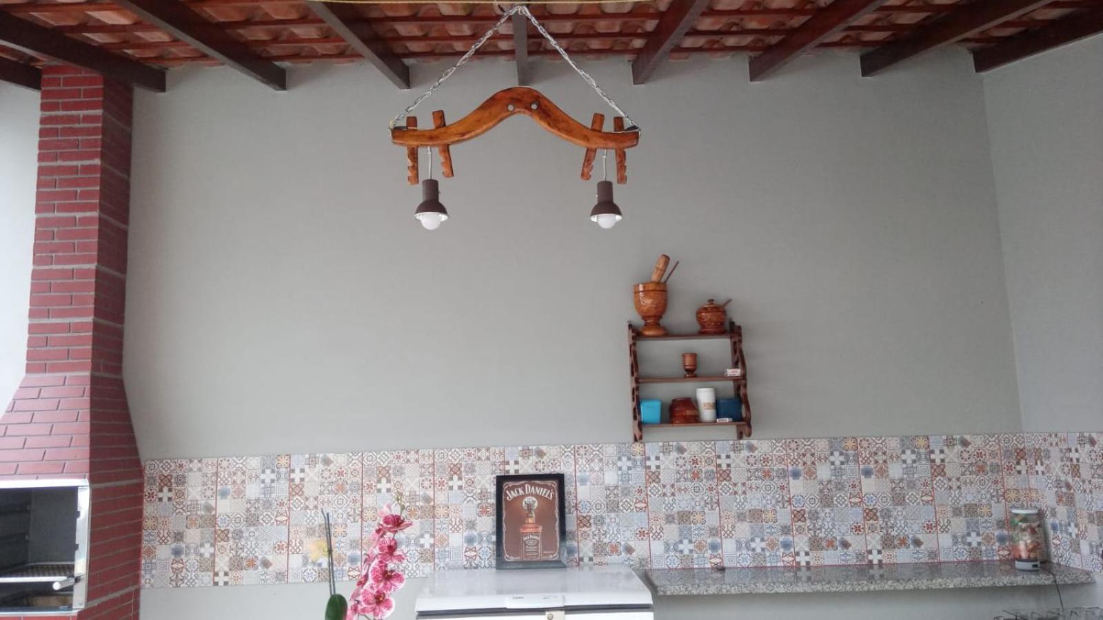 Casa de 4 suites com piscina, próxima a praias e do centro de Ubatuba