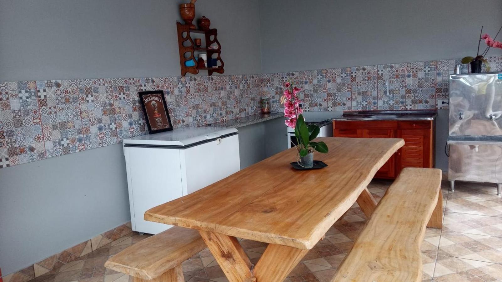 Casa de 4 suites com piscina, próxima a praias e do centro de Ubatuba