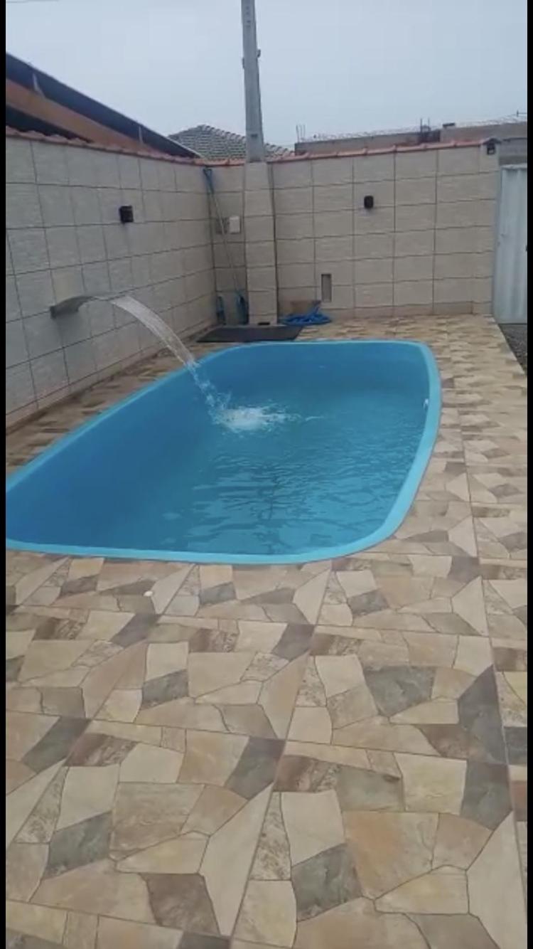Casa de 4 suites com piscina, próxima a praias e do centro de Ubatuba