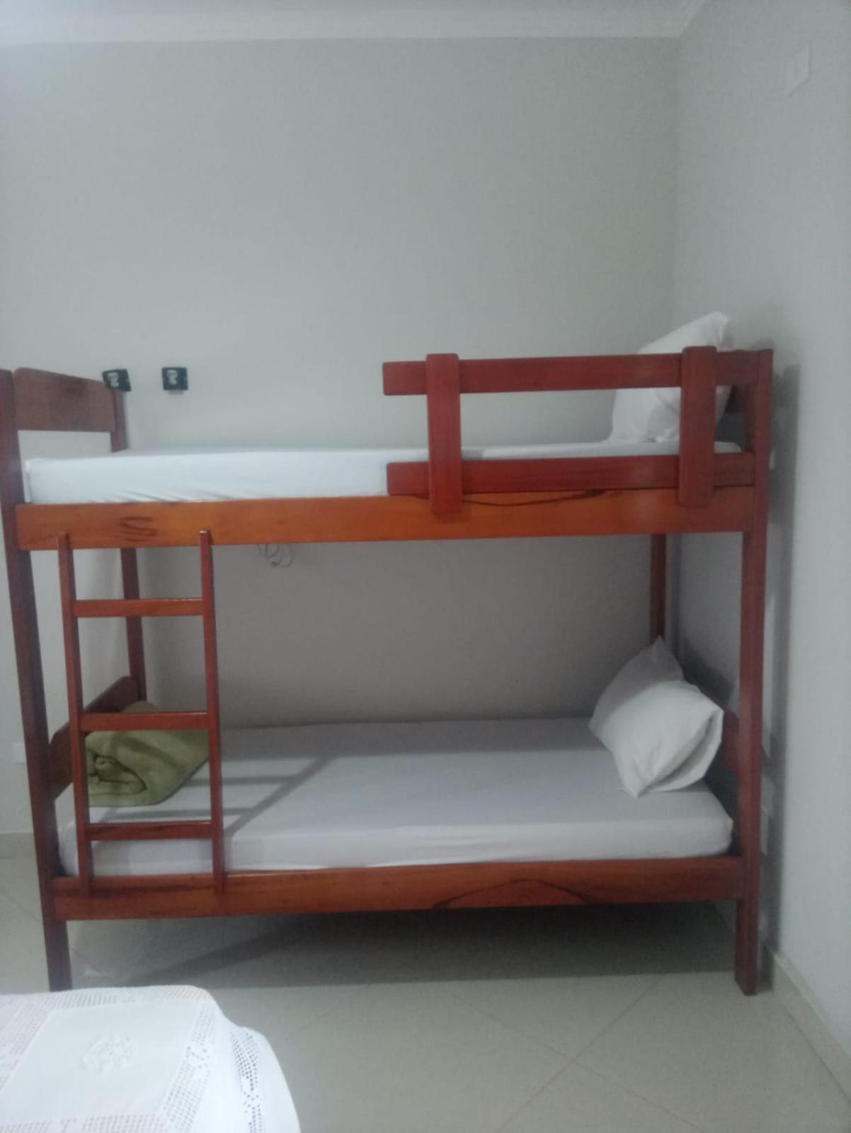 Casa de 4 suites com piscina, próxima a praias e do centro de Ubatuba