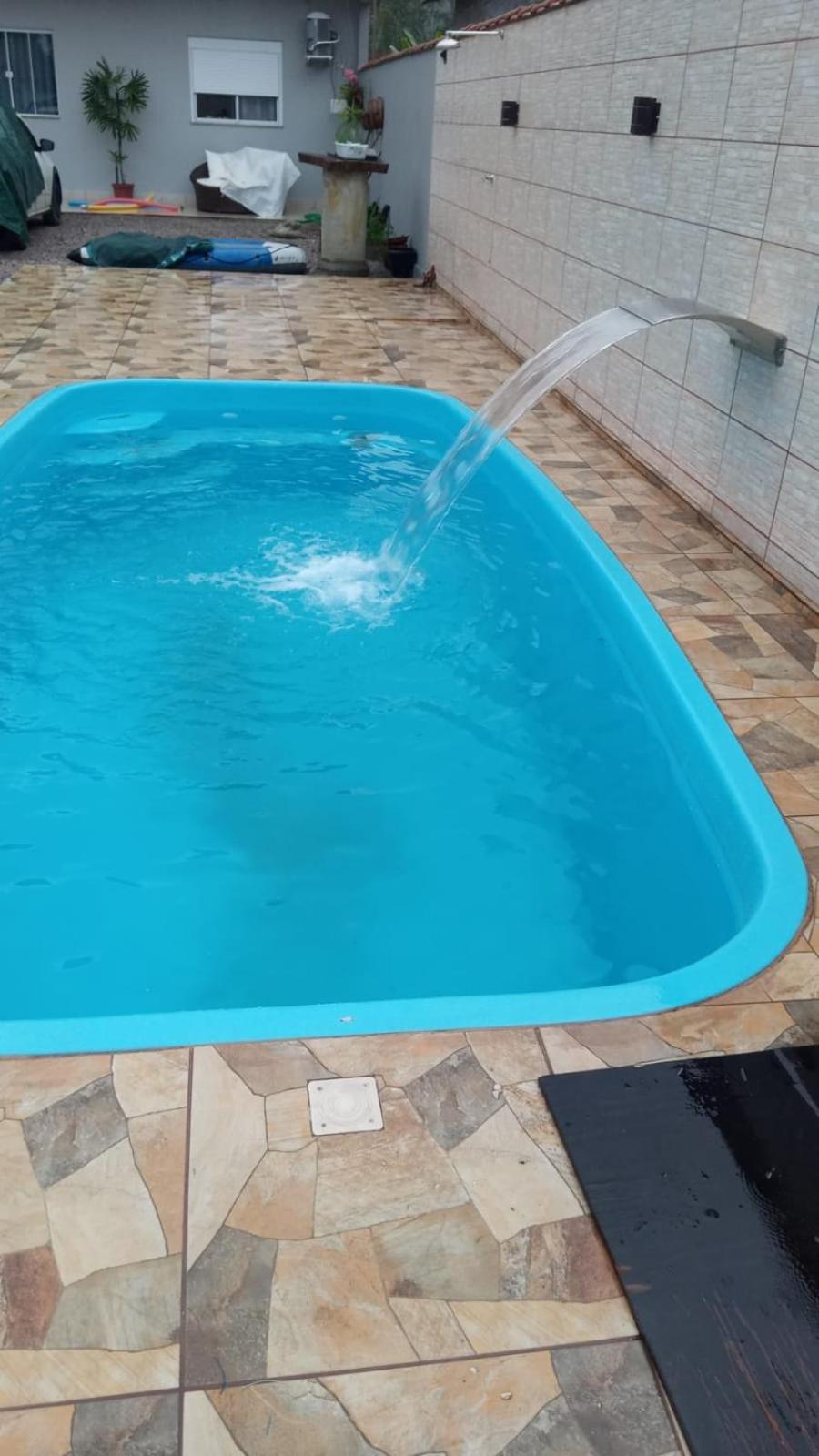 Casa de 4 suites com piscina, próxima a praias e do centro de Ubatuba
