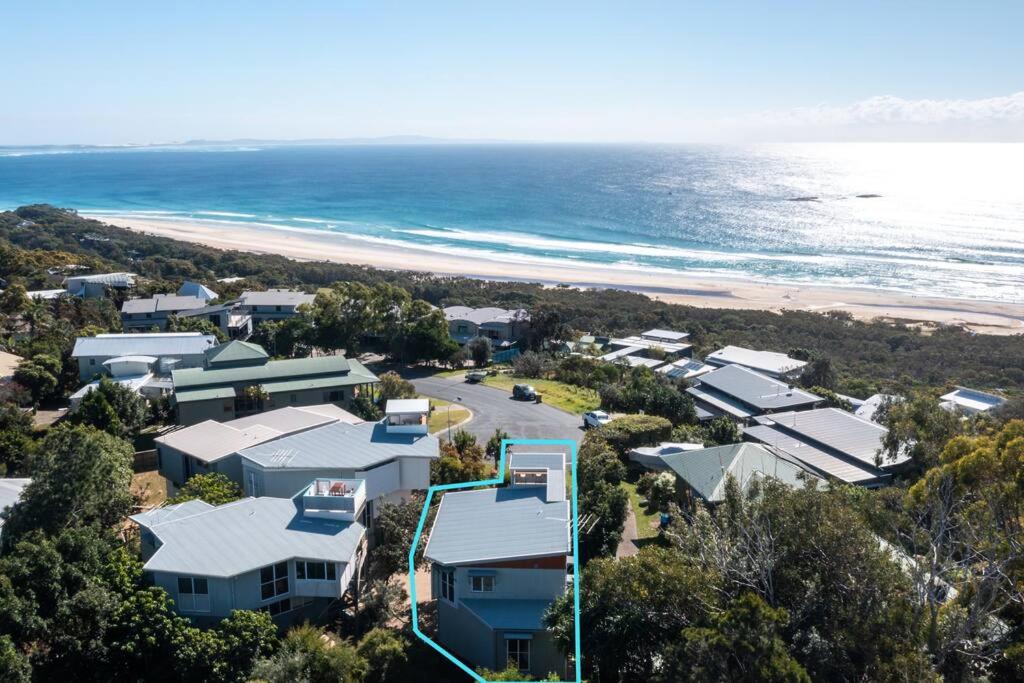 BEST OCEAN VIEWS ON STRADDIE + SUNSET DECK