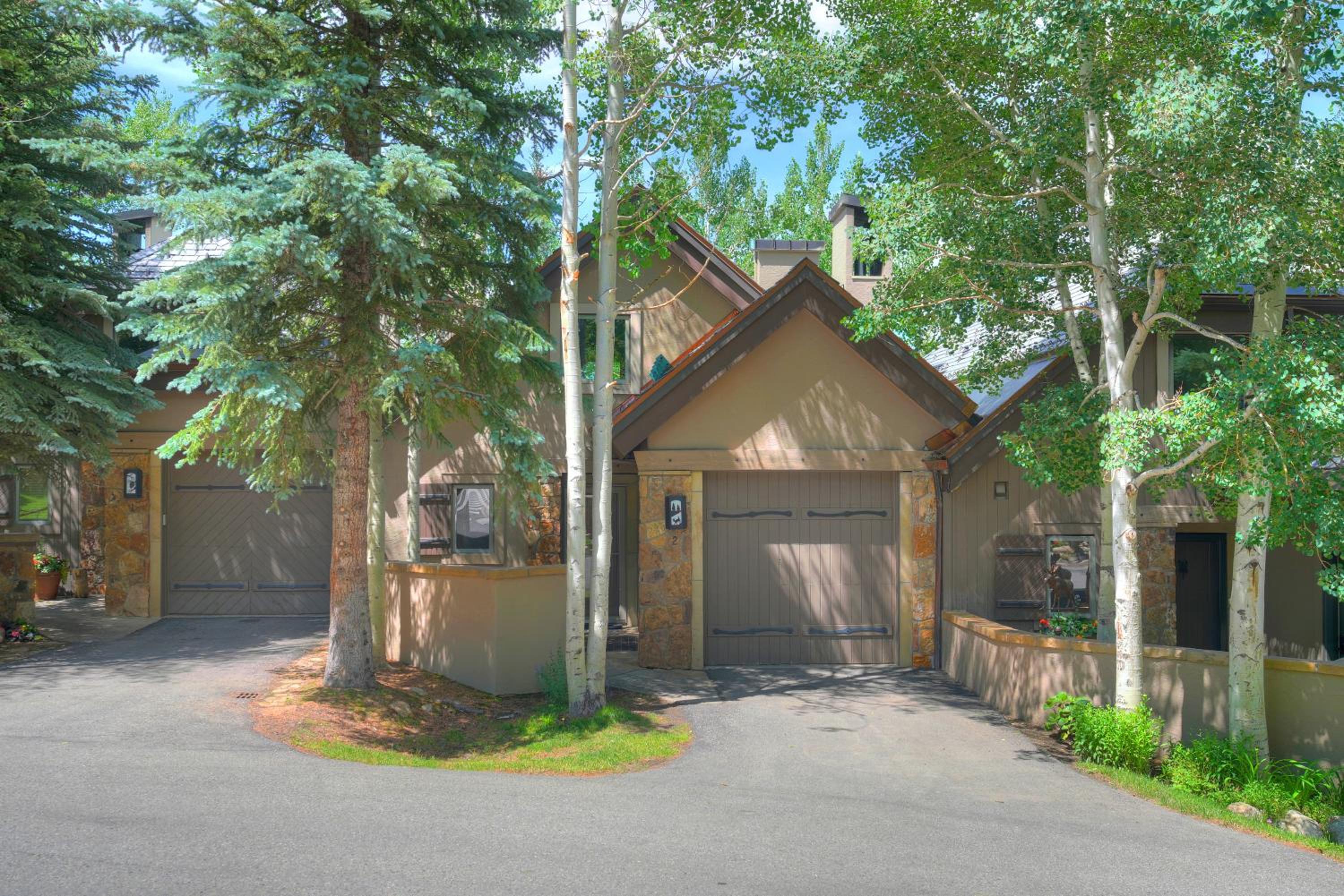 Luxury 4BR Pines Townhome amongst the peace and quiet view 2