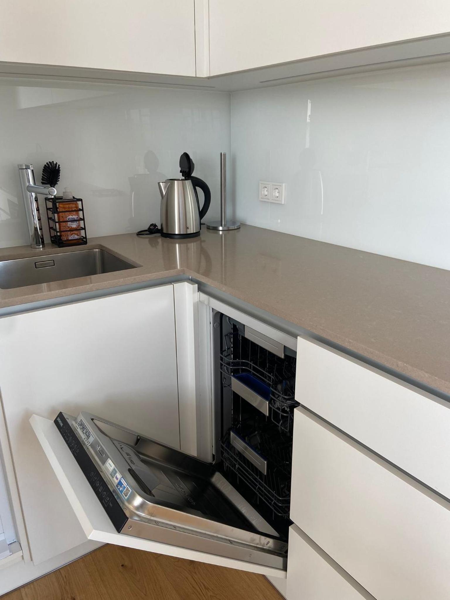 Triiiple Suites Level 21 mit Balkon und Tiefgarage