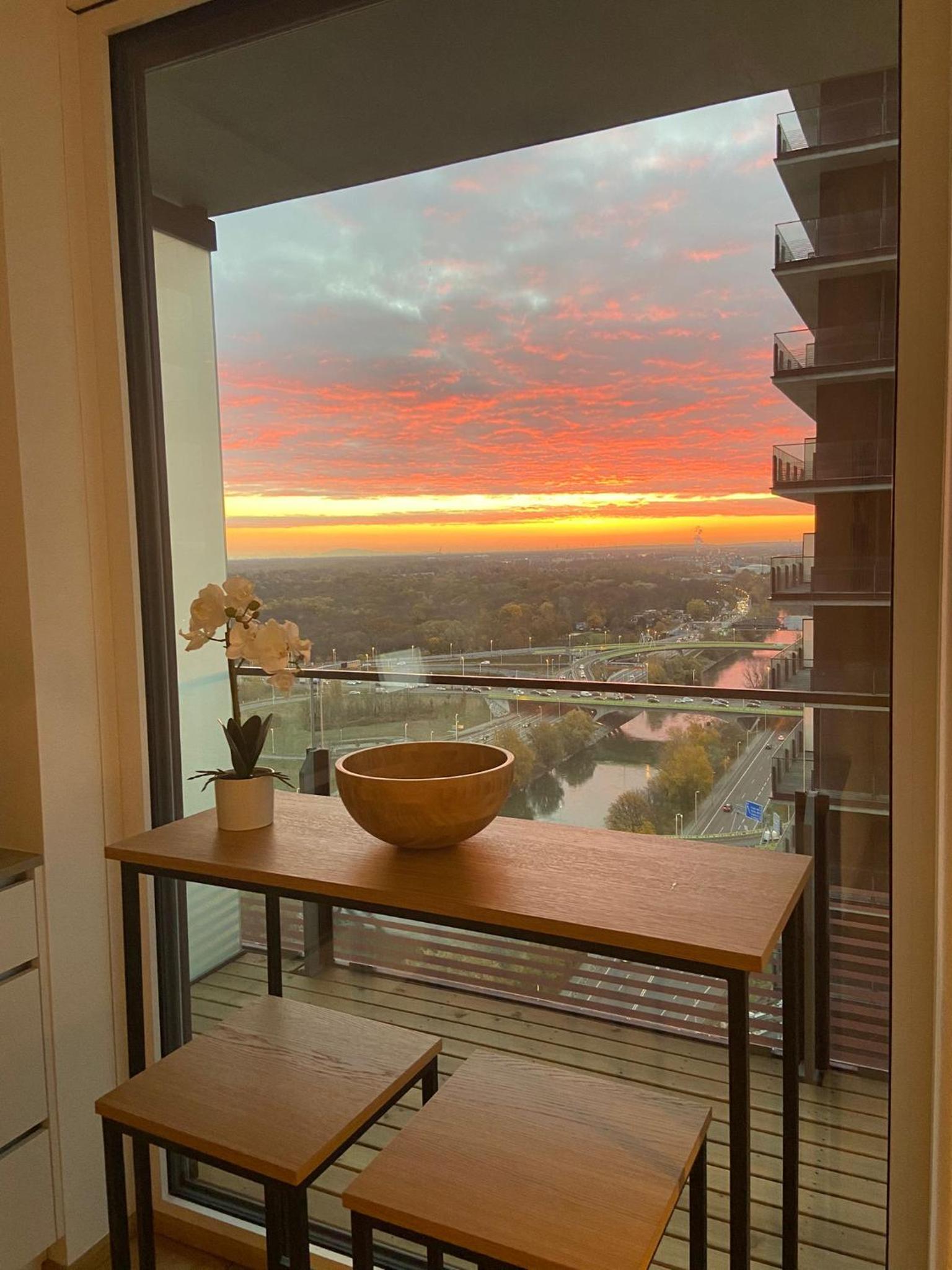 Triiiple Suites Level 22 mit Balkon und Tiefgarage