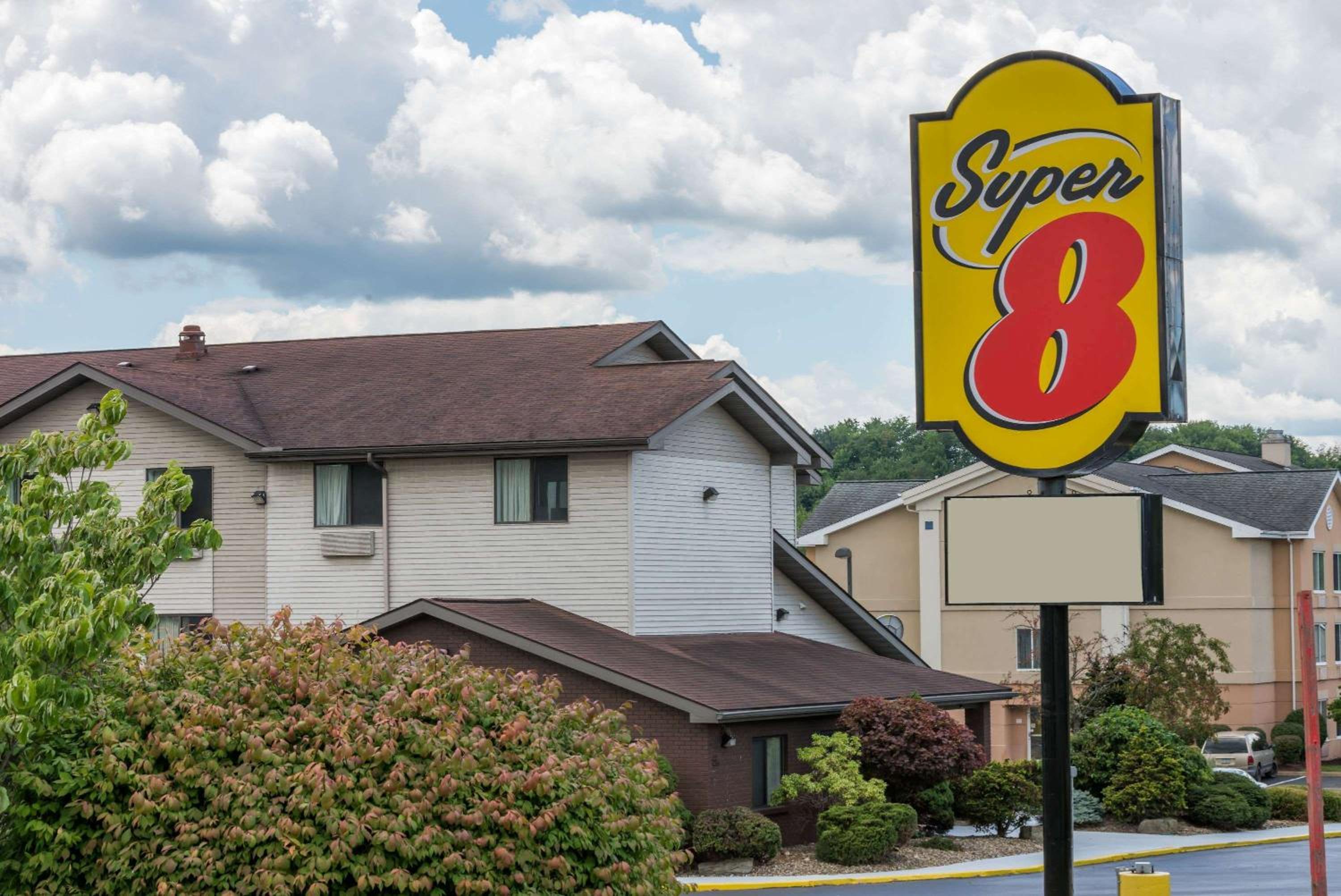 Super 8 by Wyndham New Stanton view 2