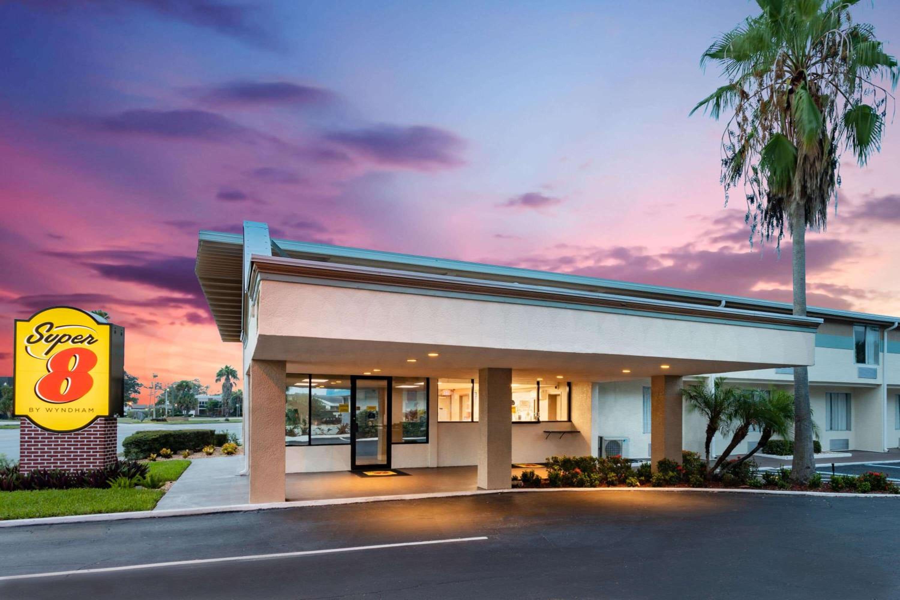 Super 8 by Wyndham Melbourne view 4